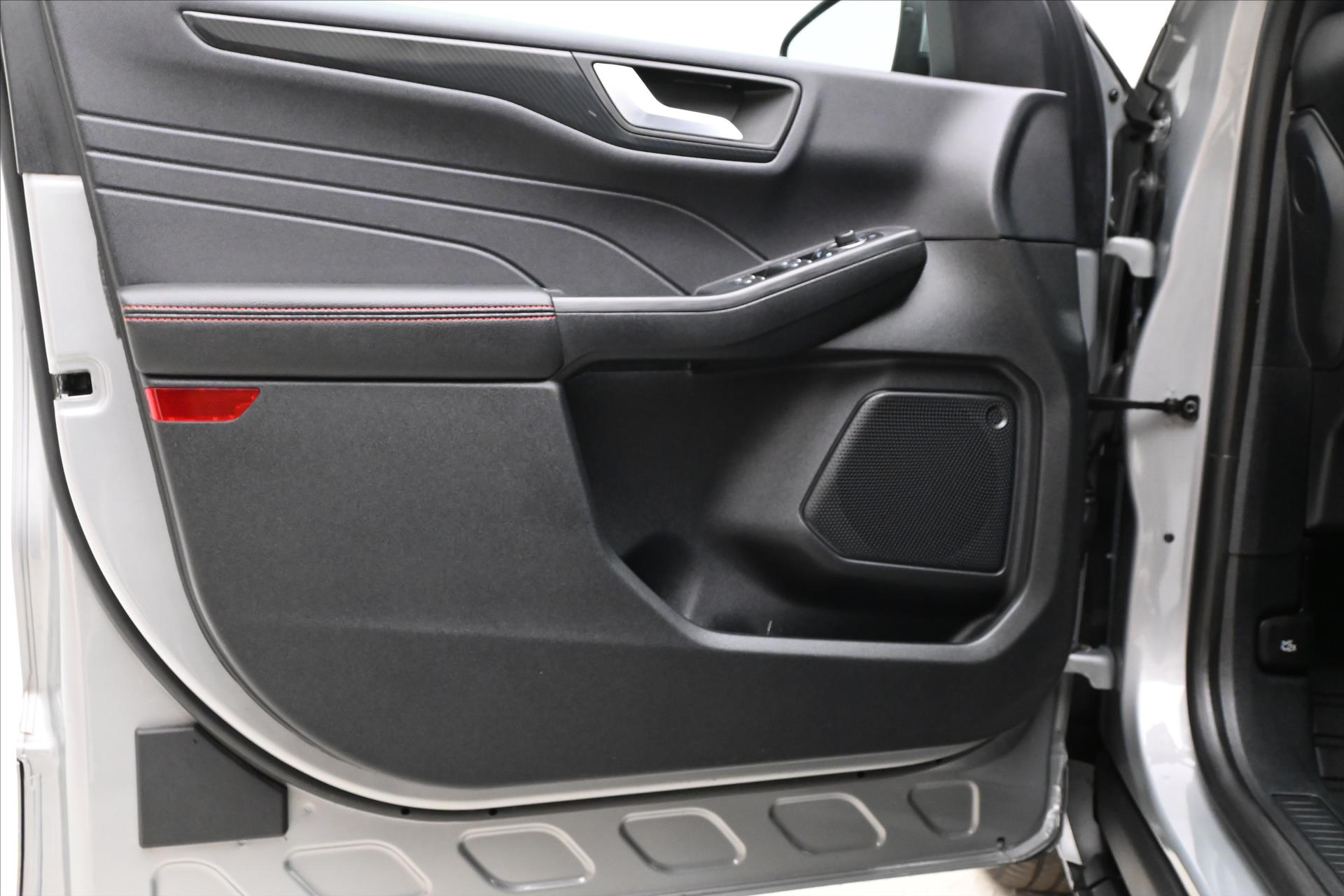 Hlavní fotografie vozu Ford Kuga 2,5 Hybrid 112kW SOH-100% ST-Line AT Záruka až 5 let (23)
