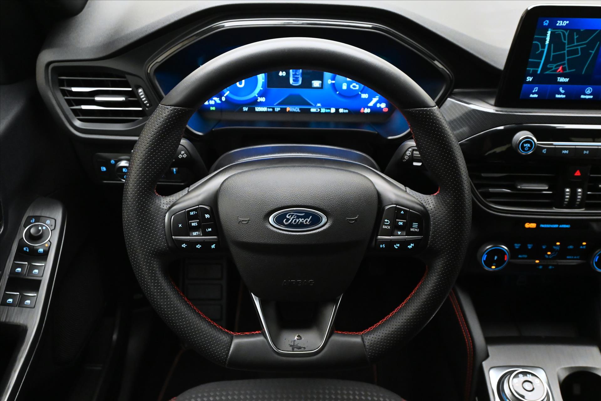 Hlavní fotografie vozu Ford Kuga 2,5 Hybrid 112kW ST-Line AT Záruka až 5 let (18)