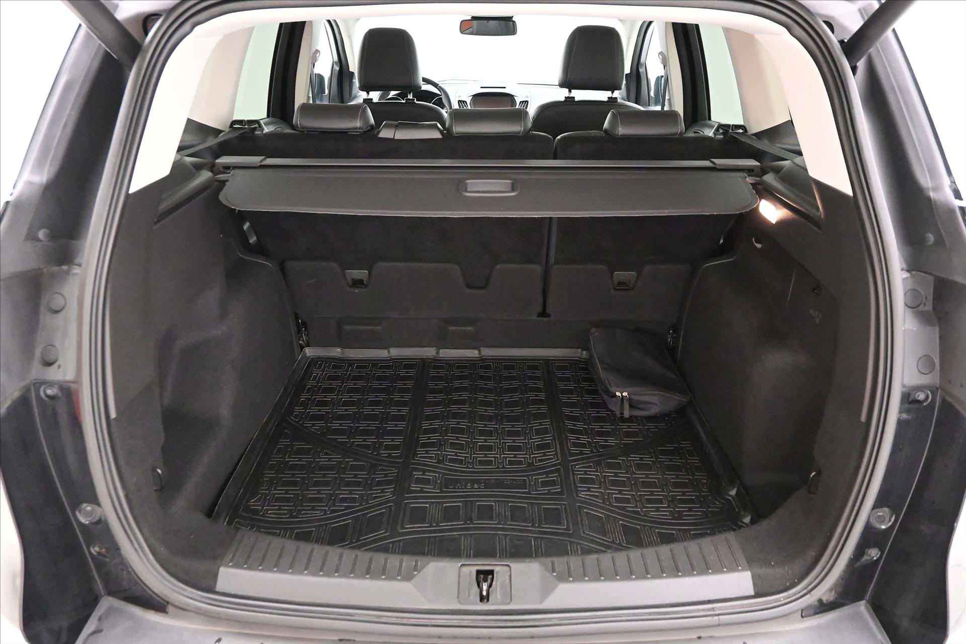 Main photo of the car Ford Kug 2,0 TDCi 110kW Tažné Záruka až 5 let (10)