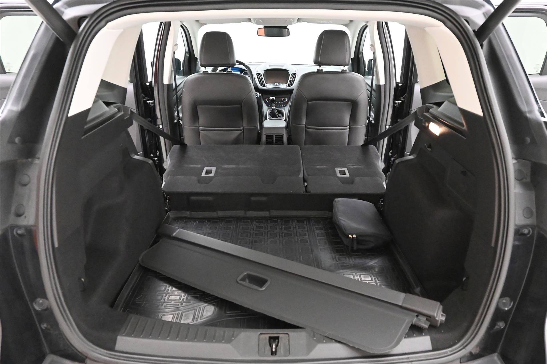 Main photo of the car Ford Kug 2,0 TDCi 110kW Tažné Záruka až 5 let (11)
