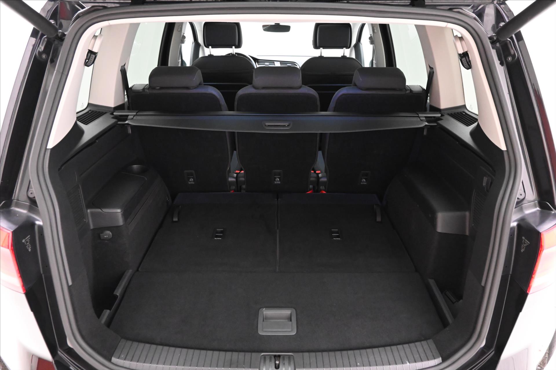 Hlavní fotografie vozu Volkswagen Touran 2,0 TDI 110kW DSG Highline 7míst Záruka až 5 let (11)
