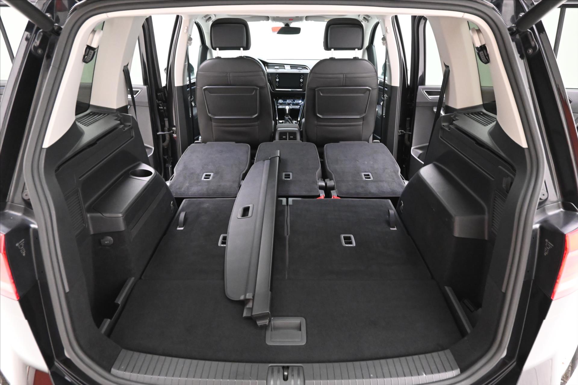 Hlavní fotografie vozu Volkswagen Touran 2,0 TDI 110kW DSG Highline 7míst Záruka až 5 let (12)