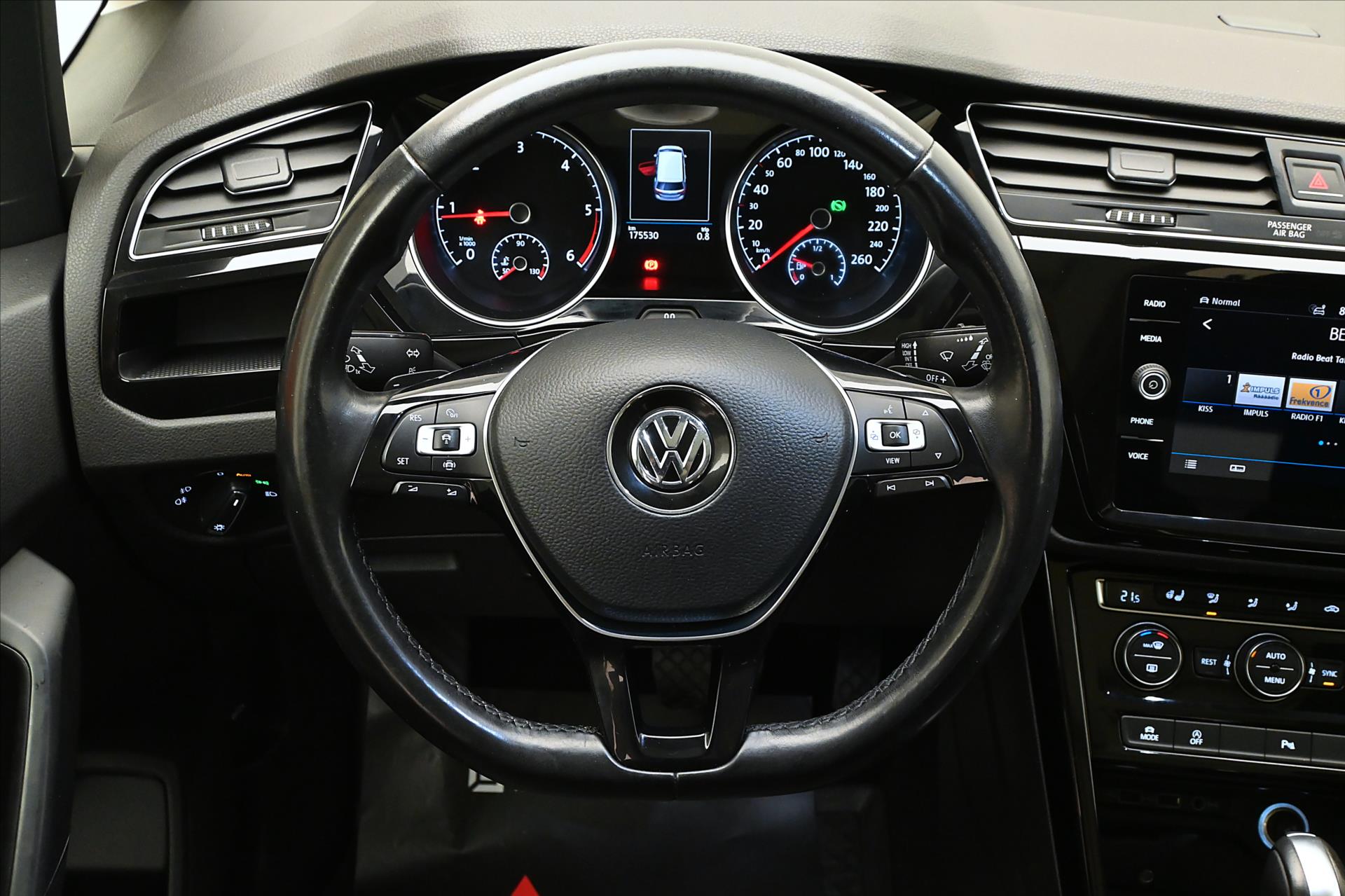 Hlavní fotografie vozu Volkswagen Touran 2,0 TDI 110kW DSG Highline 7míst Záruka až 5 let (19)