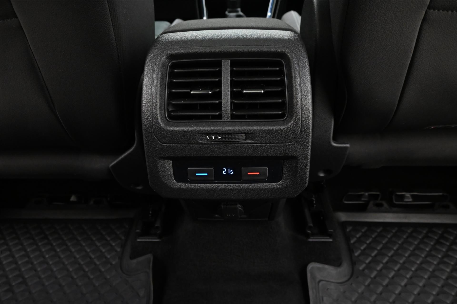 Hlavní fotografie vozu Volkswagen Touran 2,0 TDI 110kW DSG Highline 7míst Záruka až 5 let (22)