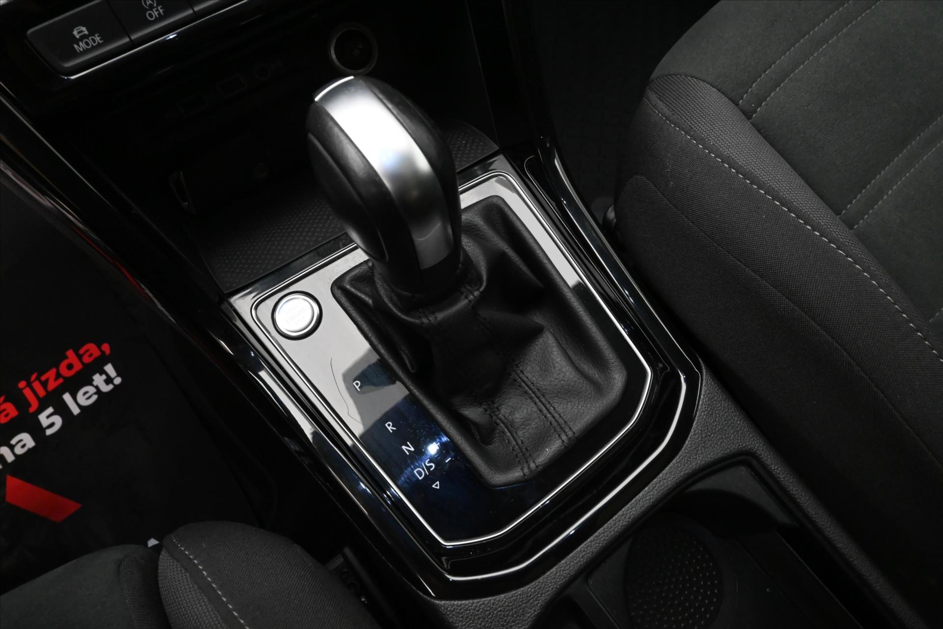 Hlavní fotografie vozu Volkswagen Touran 2,0 TDI 110kW DSG Highline 7míst Záruka až 5 let (23)