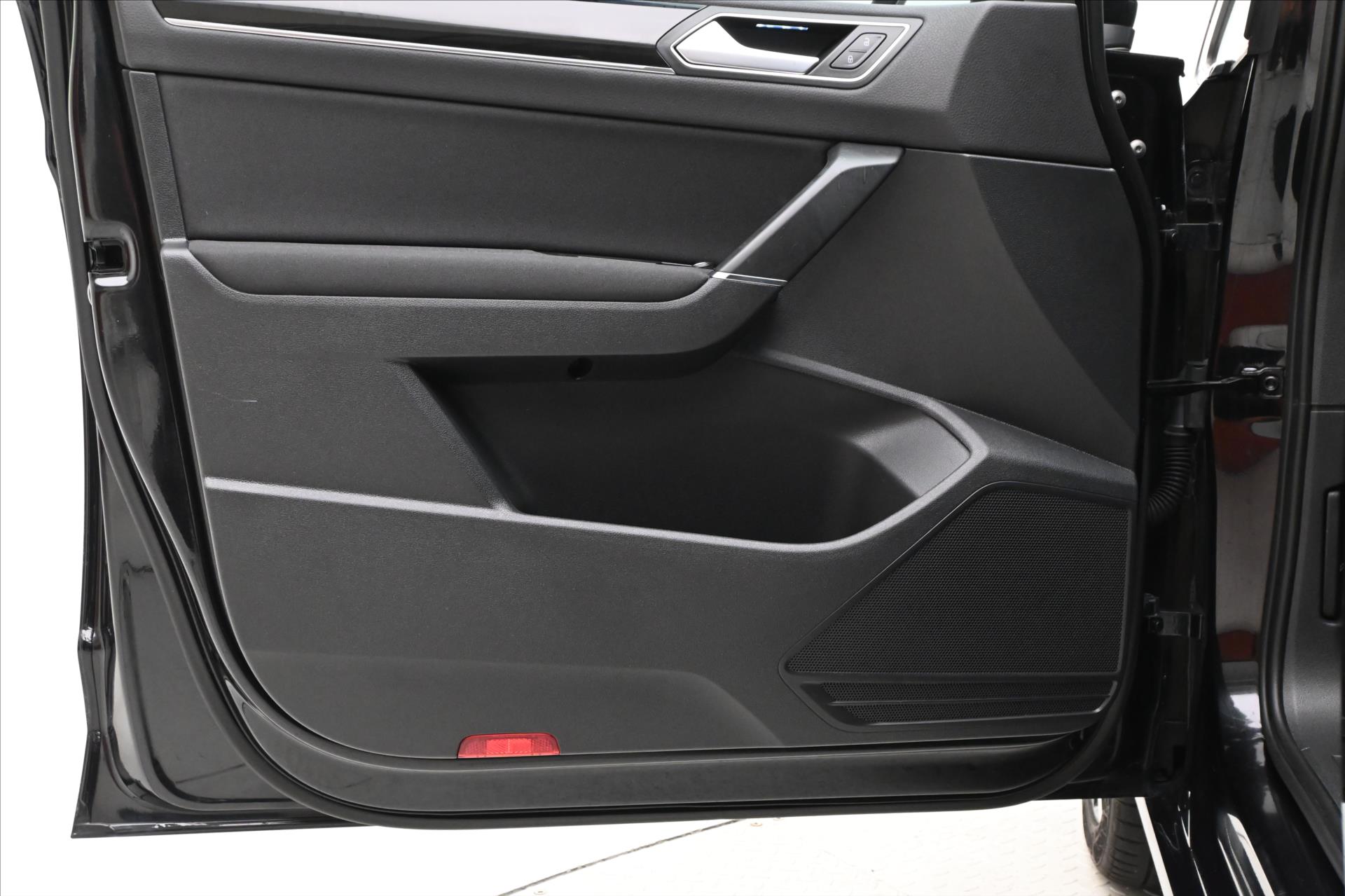 Hlavní fotografie vozu Volkswagen Touran 2,0 TDI 110kW DSG Highline 7míst Záruka až 5 let (25)