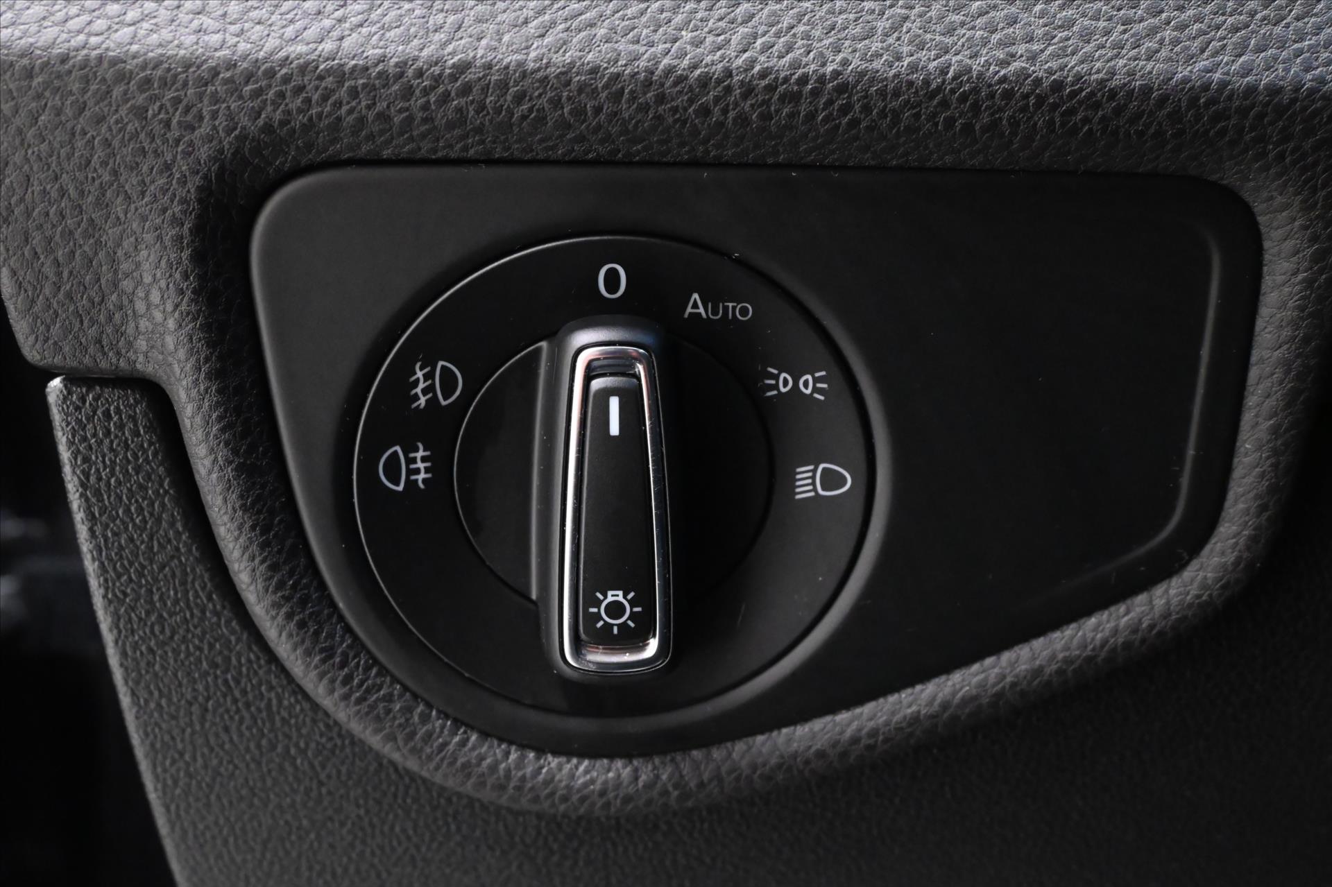 Hlavní fotografie vozu Volkswagen Touran 2,0 TDI 110kW DSG Highline 7míst Záruka až 5 let (27)
