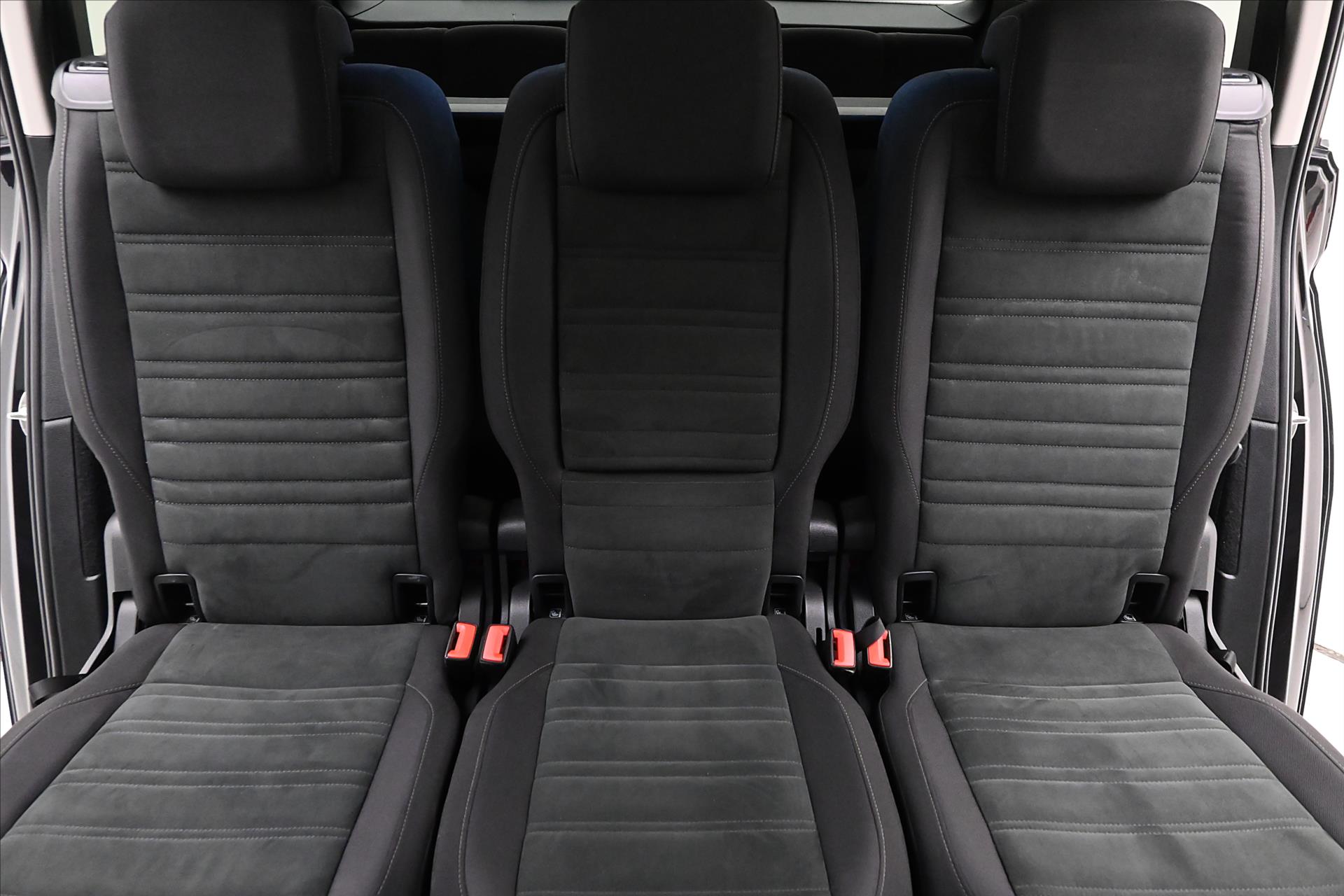 Hlavní fotografie vozu Volkswagen Touran 2,0 TDI 110kW DSG Highline 7míst Záruka až 5 let (29)