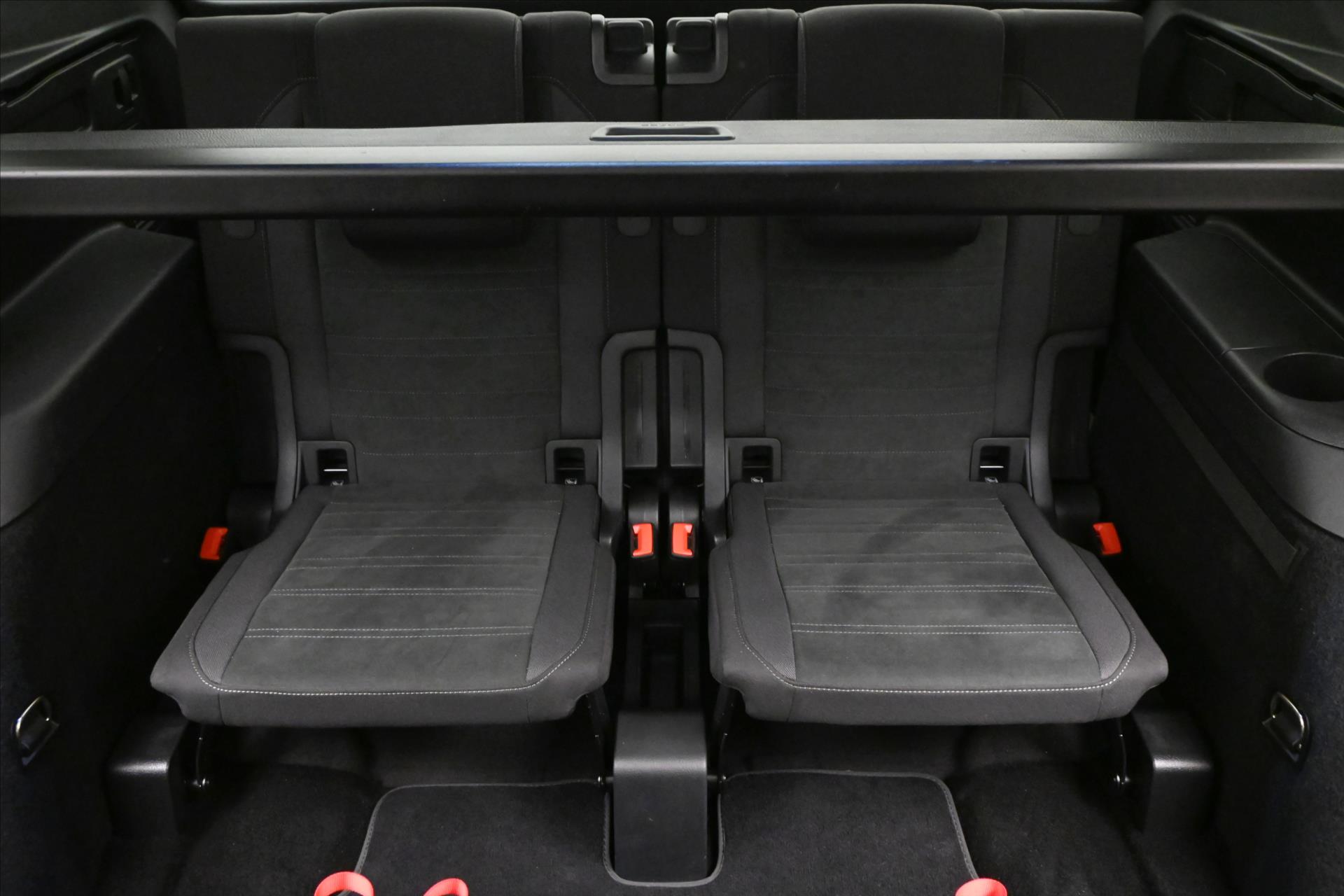Hlavní fotografie vozu Volkswagen Touran 2,0 TDI 110kW DSG Highline 7míst Záruka až 5 let (30)