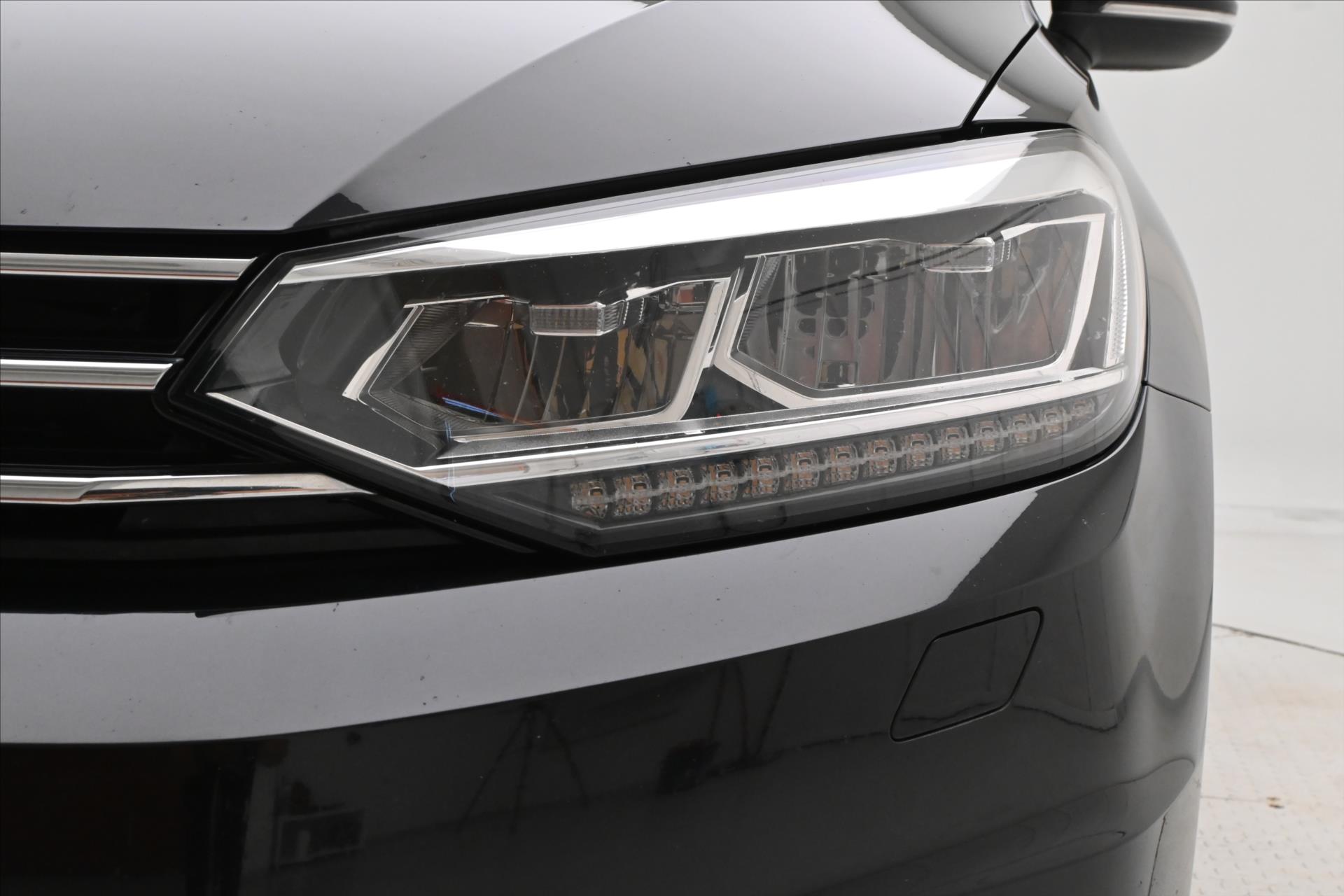 Hlavní fotografie vozu Volkswagen Touran 2,0 TDI 110kW DSG Highline 7míst Záruka až 5 let (31)