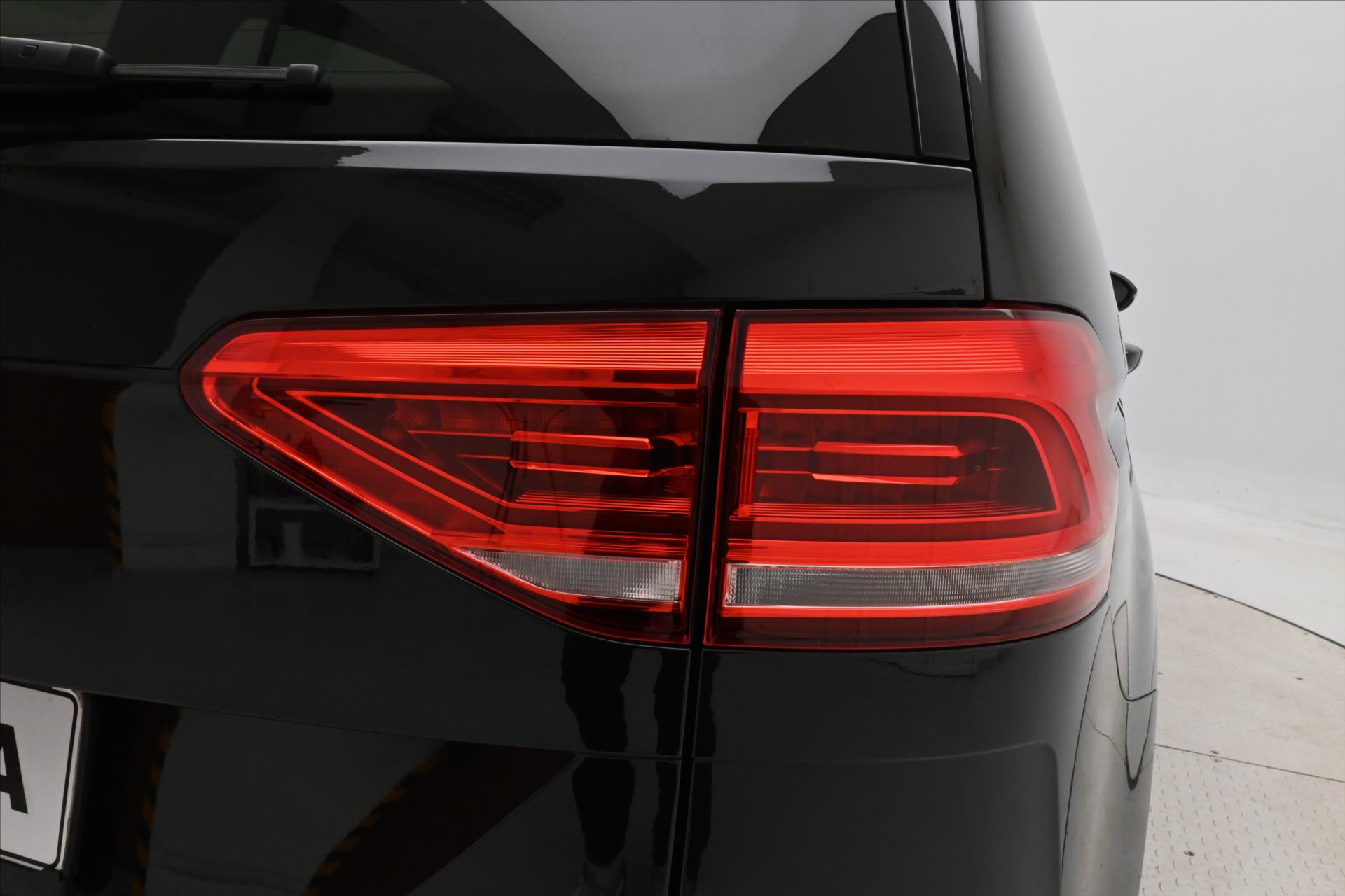 Hlavní fotografie vozu Volkswagen Touran 2,0 TDI 110kW DSG Highline 7míst Záruka až 5 let (32)