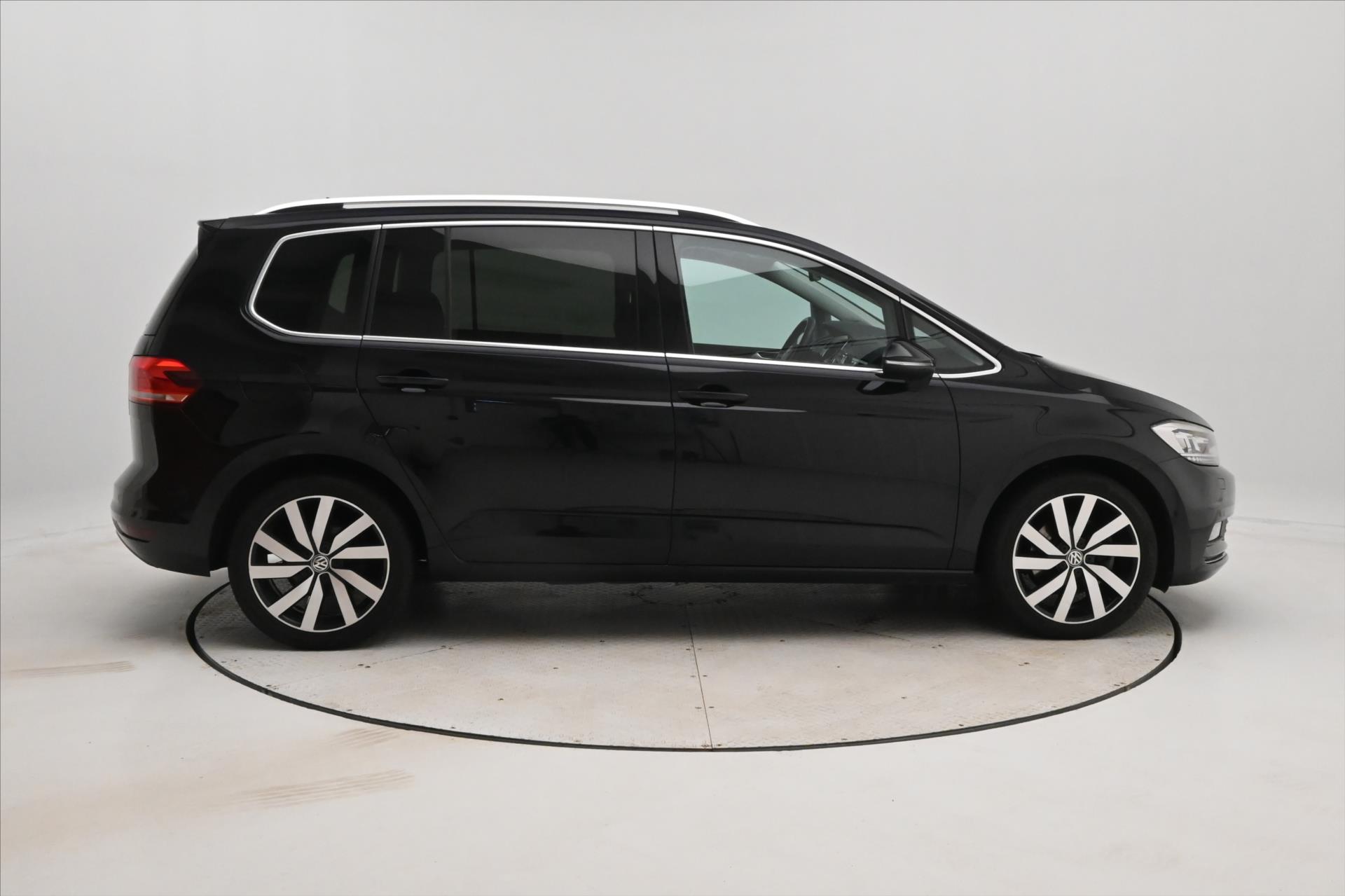 Hlavní fotografie vozu Volkswagen Touran 2,0 TDI 110kW DSG Highline 7míst Záruka až 5 let (4)