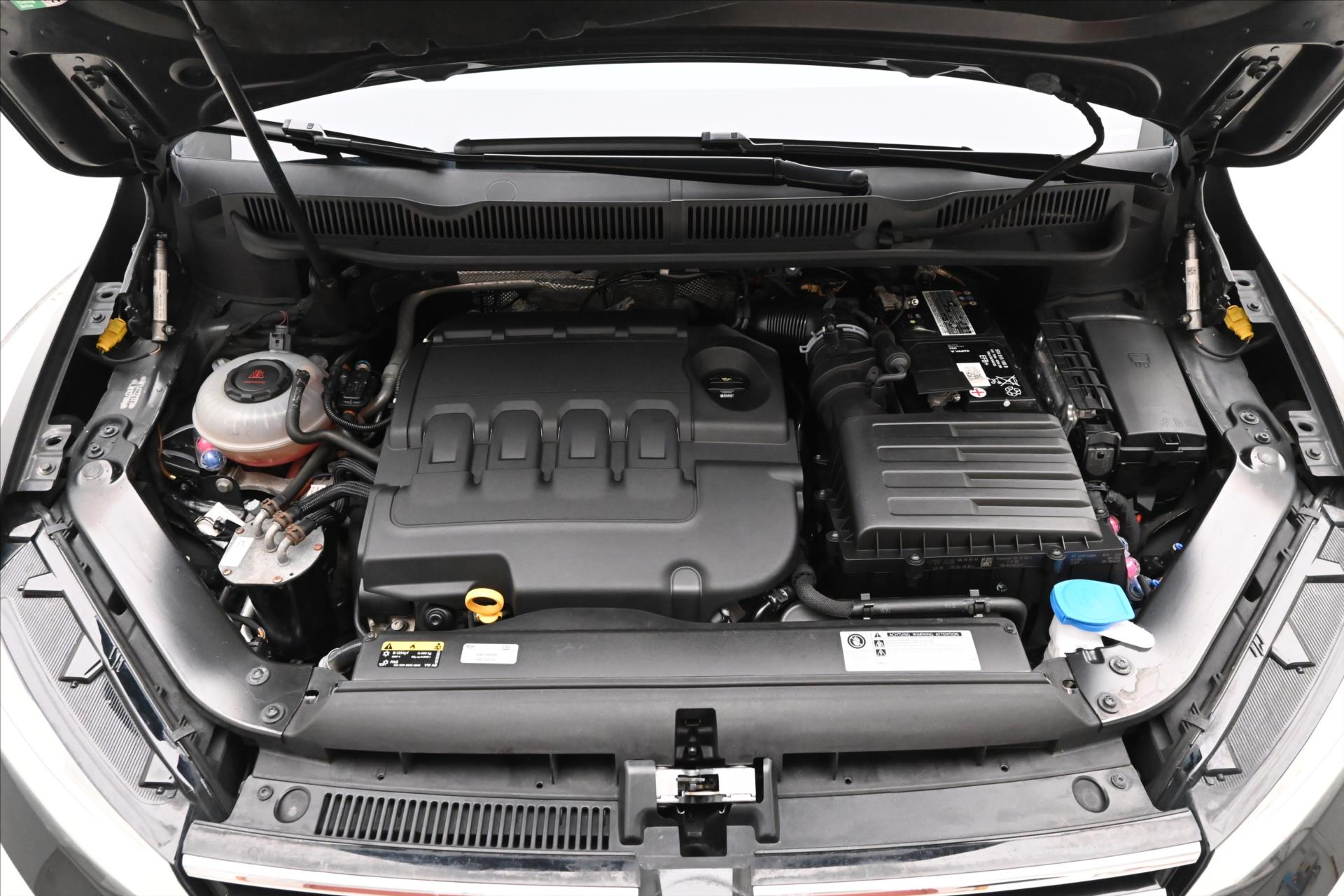Hlavní fotografie vozu Volkswagen Touran 2,0 TDI 110kW DSG Highline 7míst Záruka až 5 let (9)