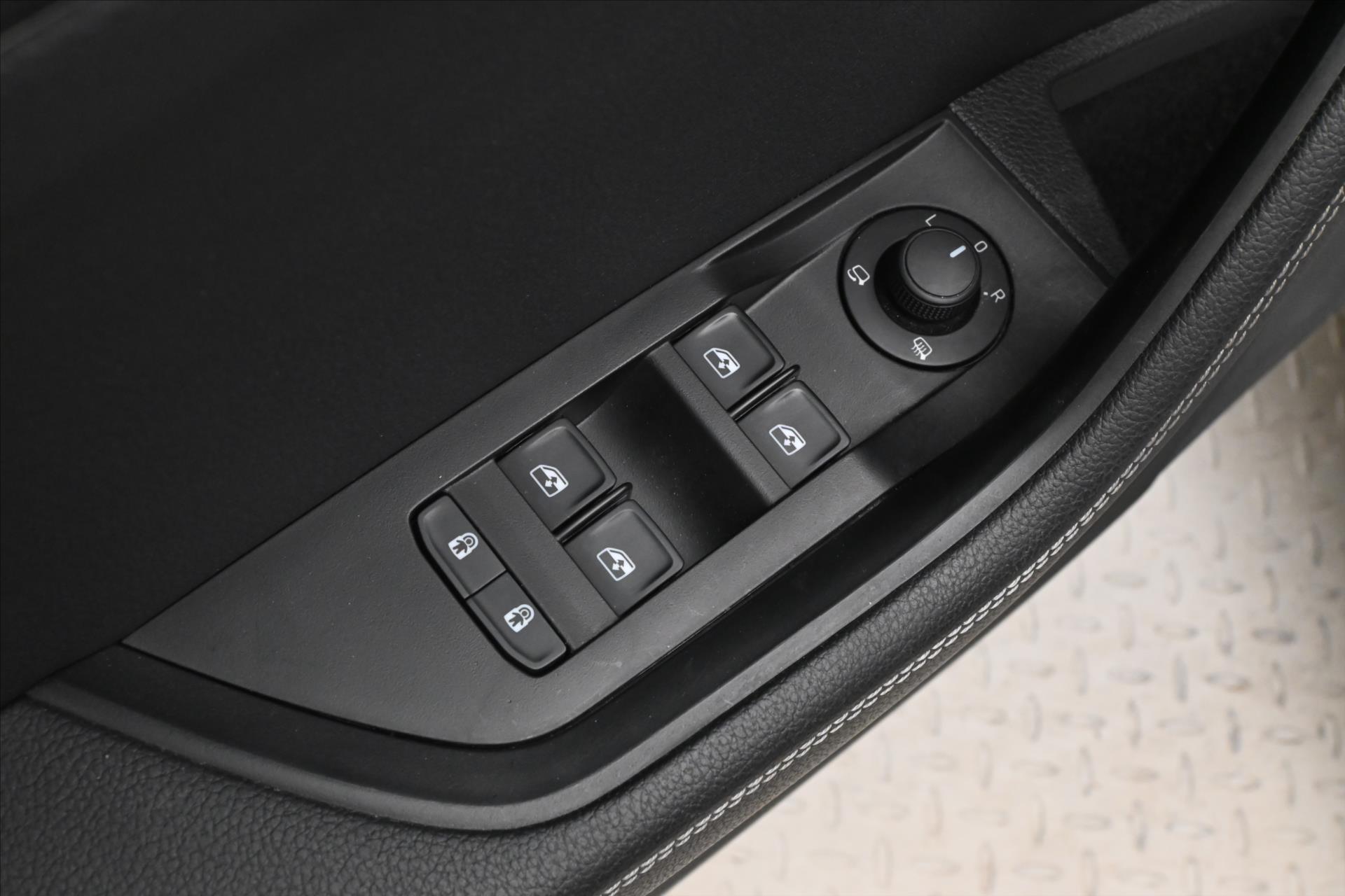 Hlavní fotografie vozu Škoda Superb 2,0 TDI 110kW DSG Style Záruka až 5 let (19)