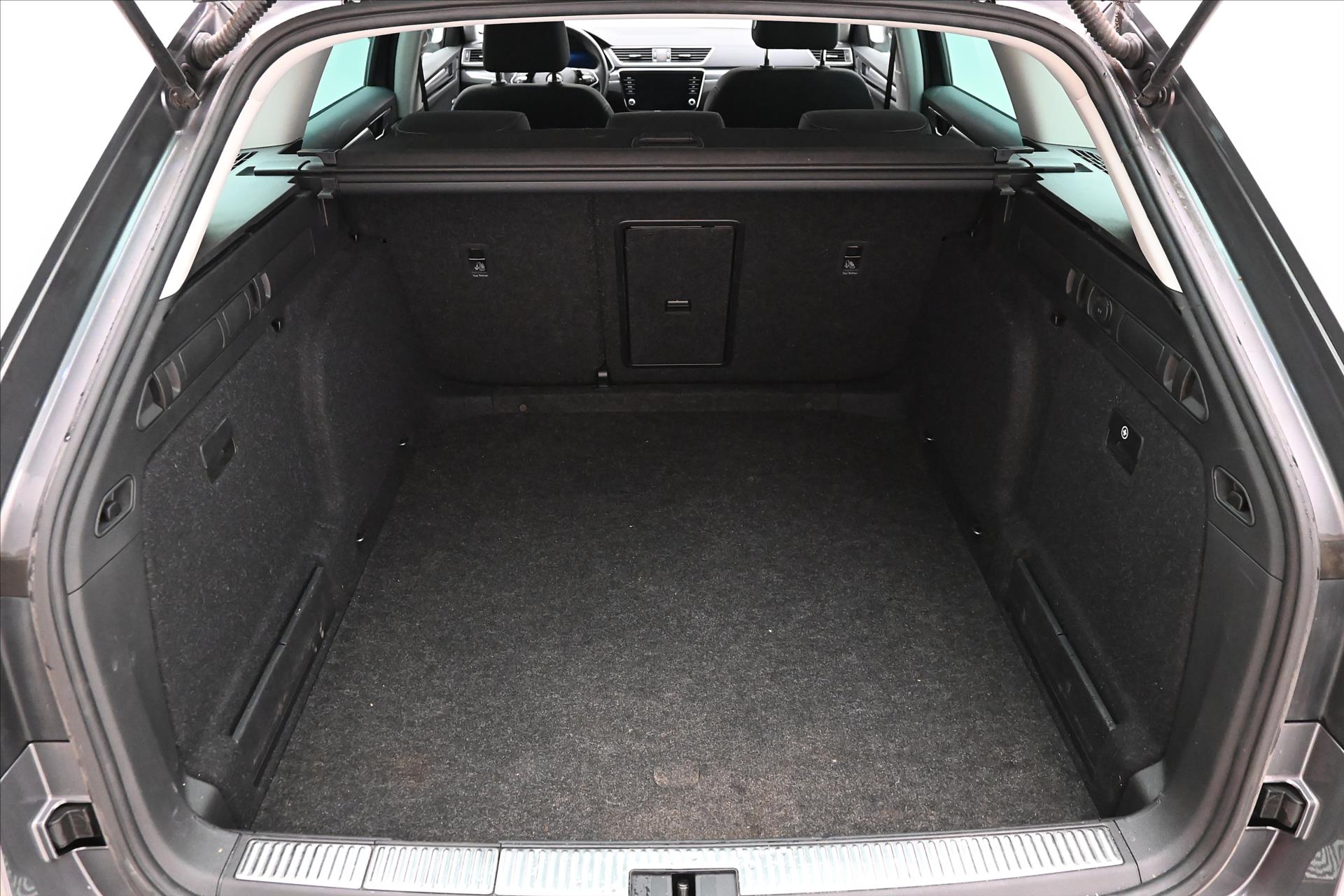 Hlavní fotografie vozu Škoda Superb 2,0 TDI 110kW DSG Style Záruka až 5 let (9)