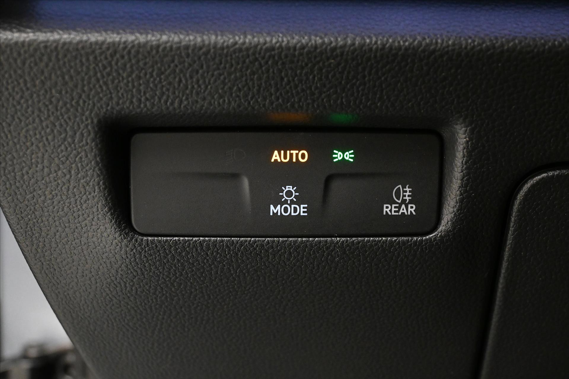 Hlavní fotografie vozu Volkswagen Passat 2,0 TDI 110kW DSG Business Záruka až 5 let (28)