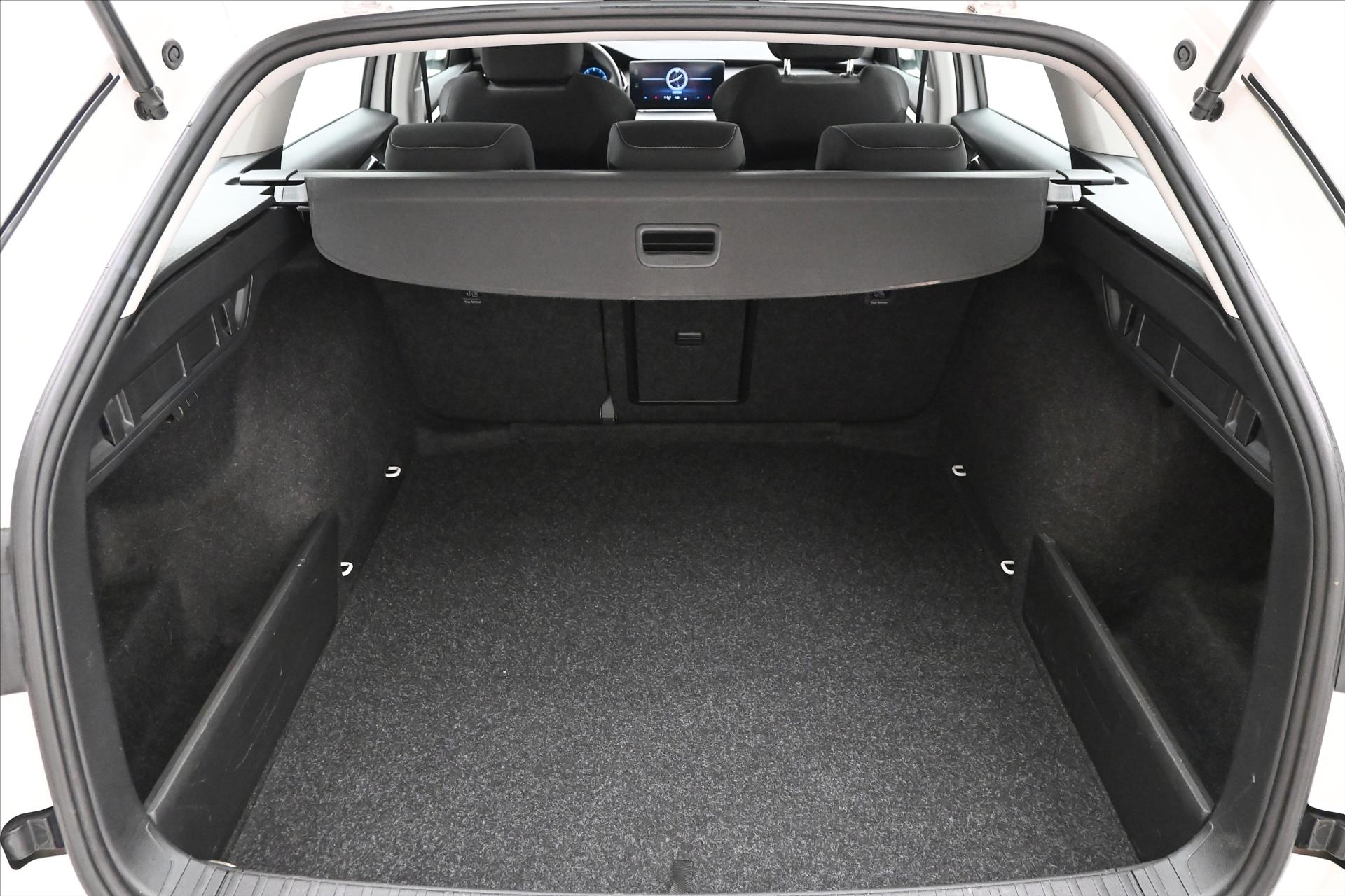 Hlavní fotografie vozu Škoda Octavia 2,0 TDI 110kW DSG Ambition 4x4 Záruka až 5 let (10)
