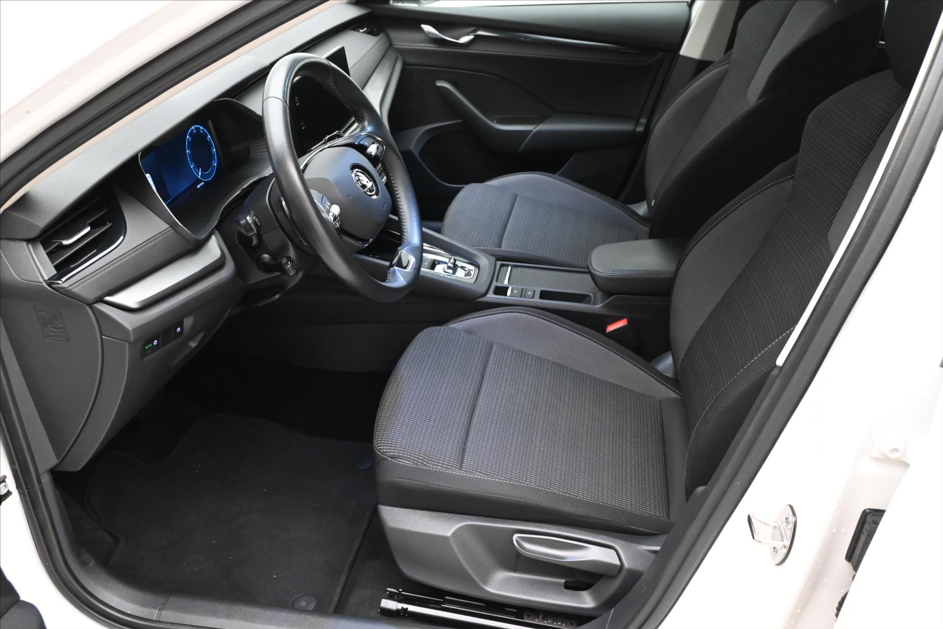 Hlavní fotografie vozu Škoda Octavia 2,0 TDI 110kW DSG Ambition 4x4 Záruka až 5 let (13)