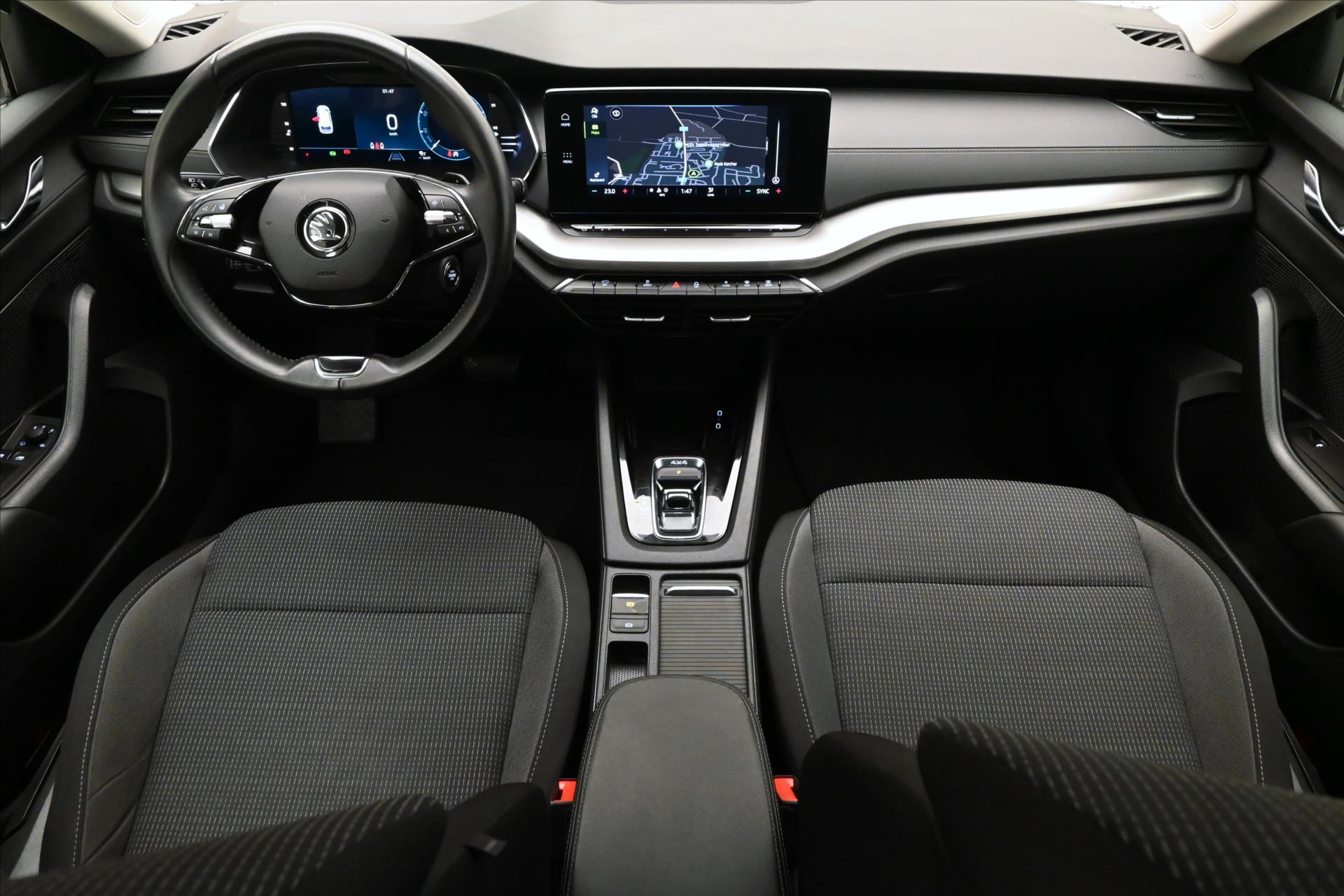 Hlavní fotografie vozu Škoda Octavia 2,0 TDI 110kW DSG Ambition 4x4 Záruka až 5 let (15)