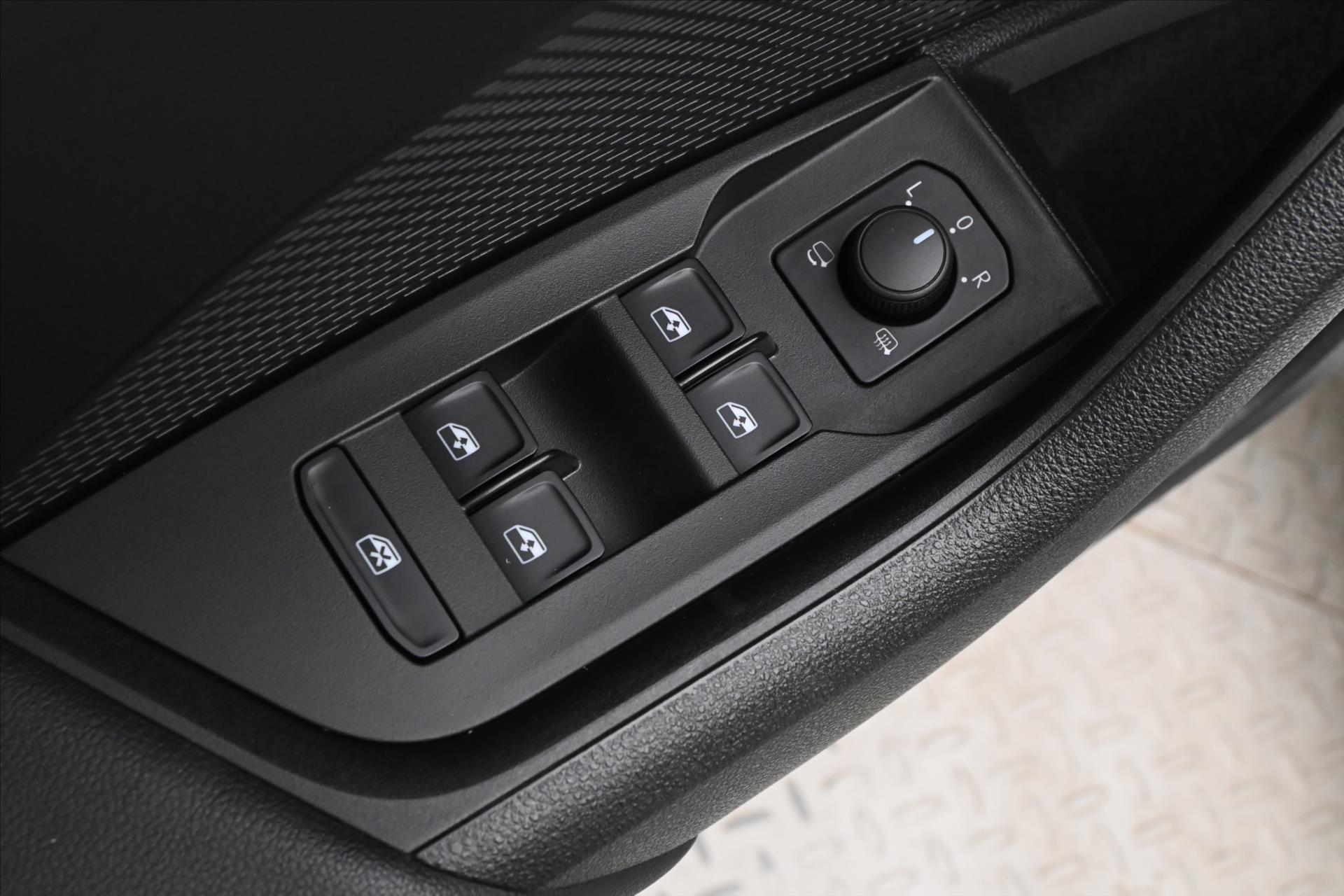 Hlavní fotografie vozu Škoda Octavia 2,0 TDI 110kW DSG Ambition 4x4 Záruka až 5 let (25)