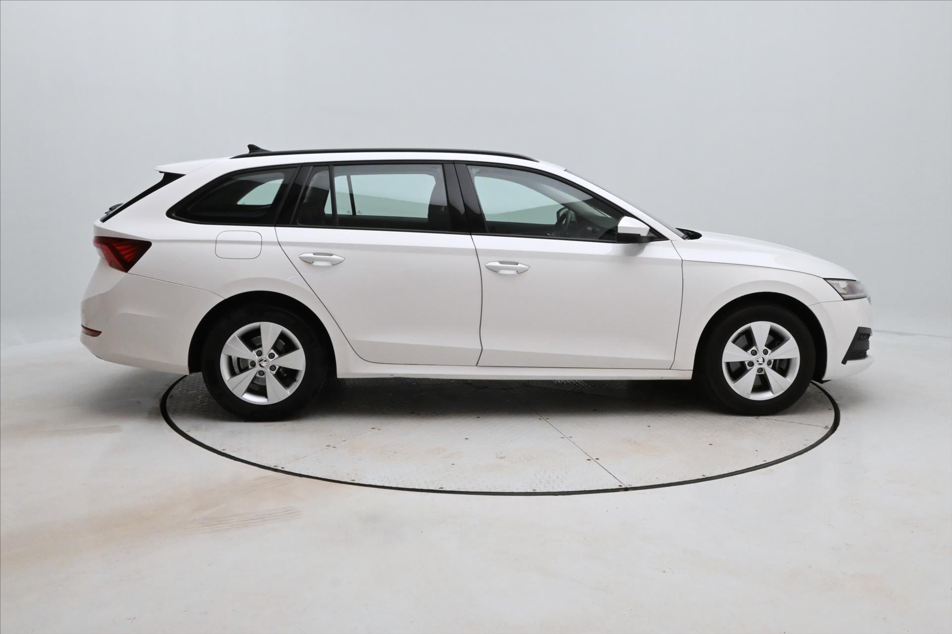 Hlavní fotografie vozu Škoda Octavia 2,0 TDI 110kW DSG Ambition 4x4 Záruka až 5 let (4)