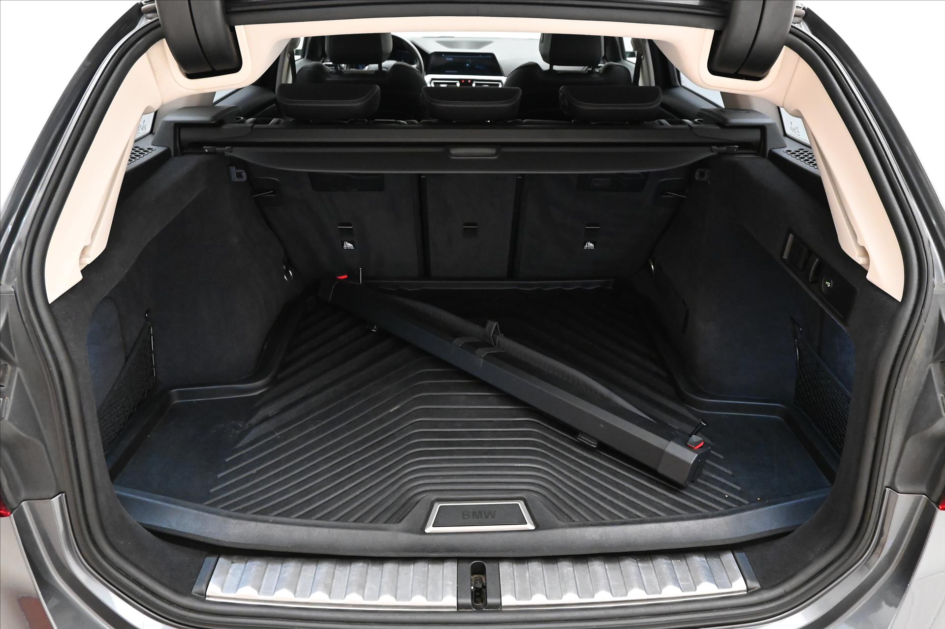 Main photo of the car BMW Row 3 2,0 320d 140 kW SportTouring Steptronic Záruka až 5 le (11)