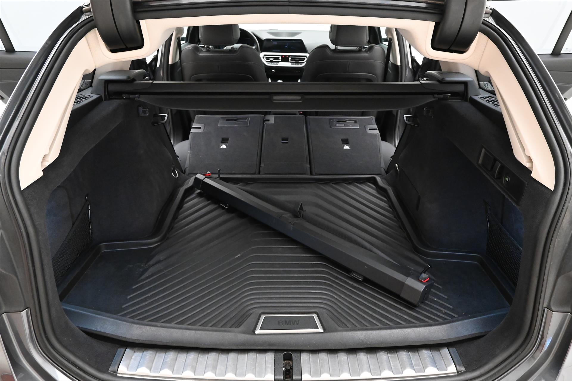 Main photo of the car BMW Row 3 2,0 320d 140 kW SportTouring Steptronic Záruka až 5 le (12)