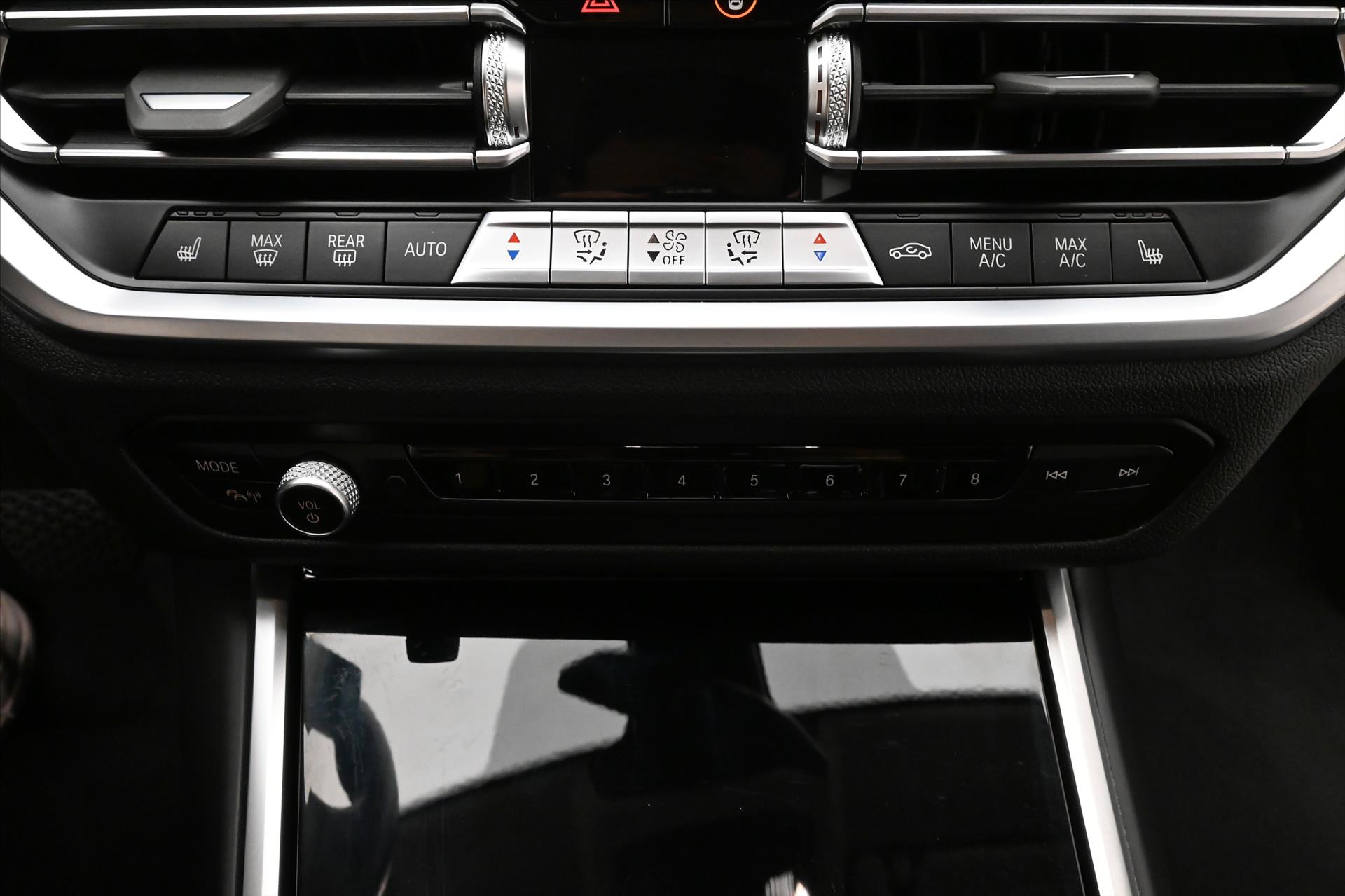 Main photo of the car BMW Row 3 2,0 320d 140 kW SportTouring Steptronic Záruka až 5 le (21)