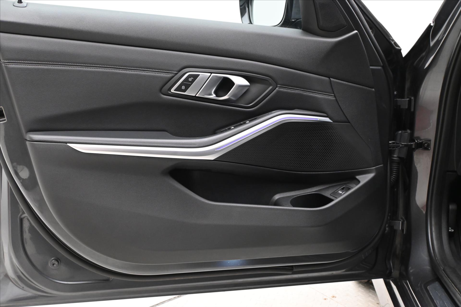 Main photo of the car BMW Row 3 2,0 320d 140 kW SportTouring Steptronic Záruka až 5 le (25)