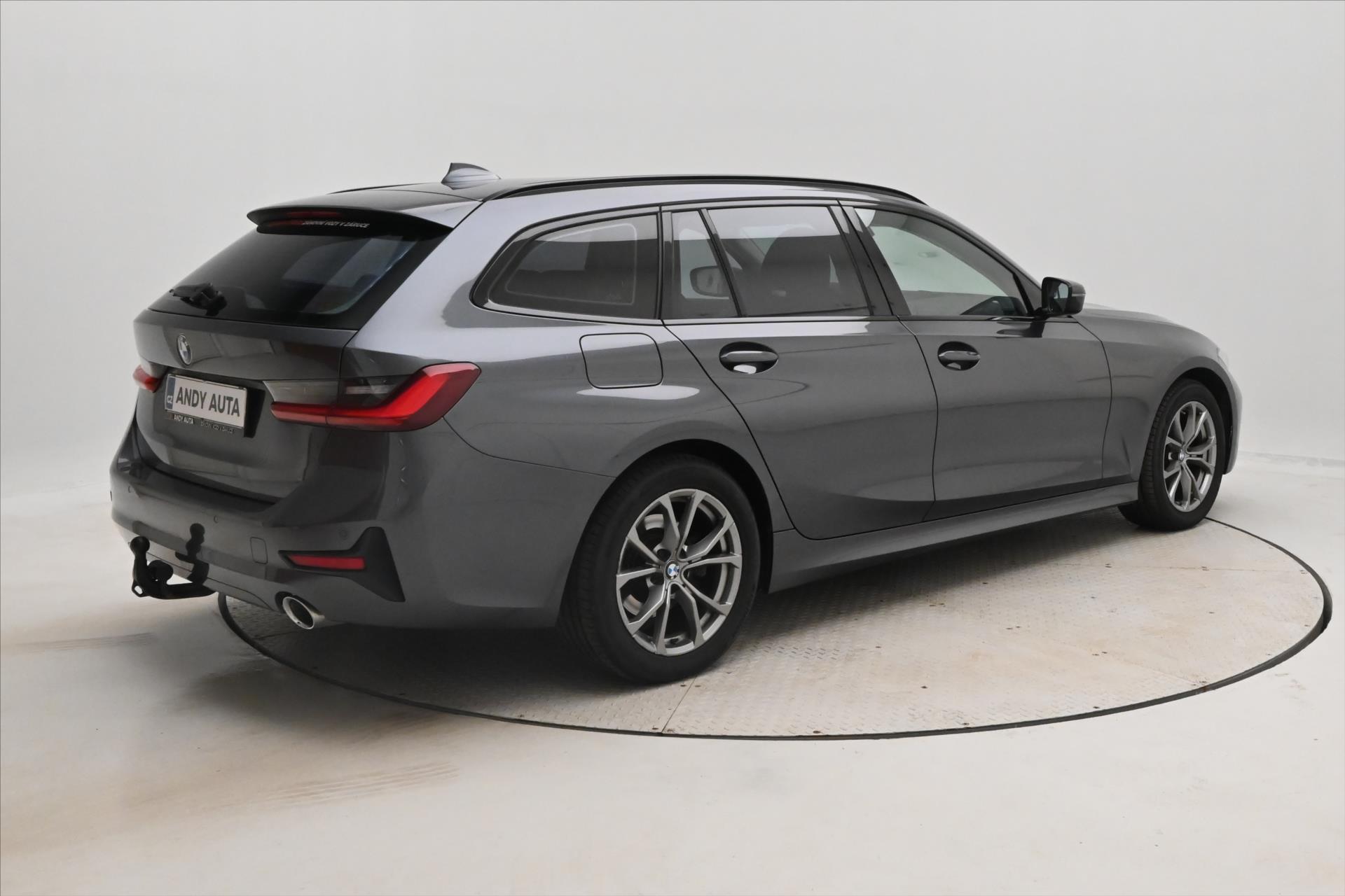 Hlavní fotografie vozu BMW Řada 3 2,0 320d 140kW Sport Touring Steptronic Záruka až 5 le (5)