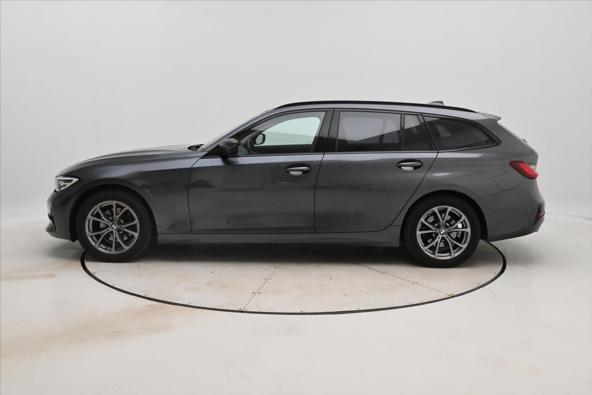 Hlavní fotografie vozu BMW Řada 3 2,0 320d 140kW Sport Touring Steptronic Záruka až 5 le (8)