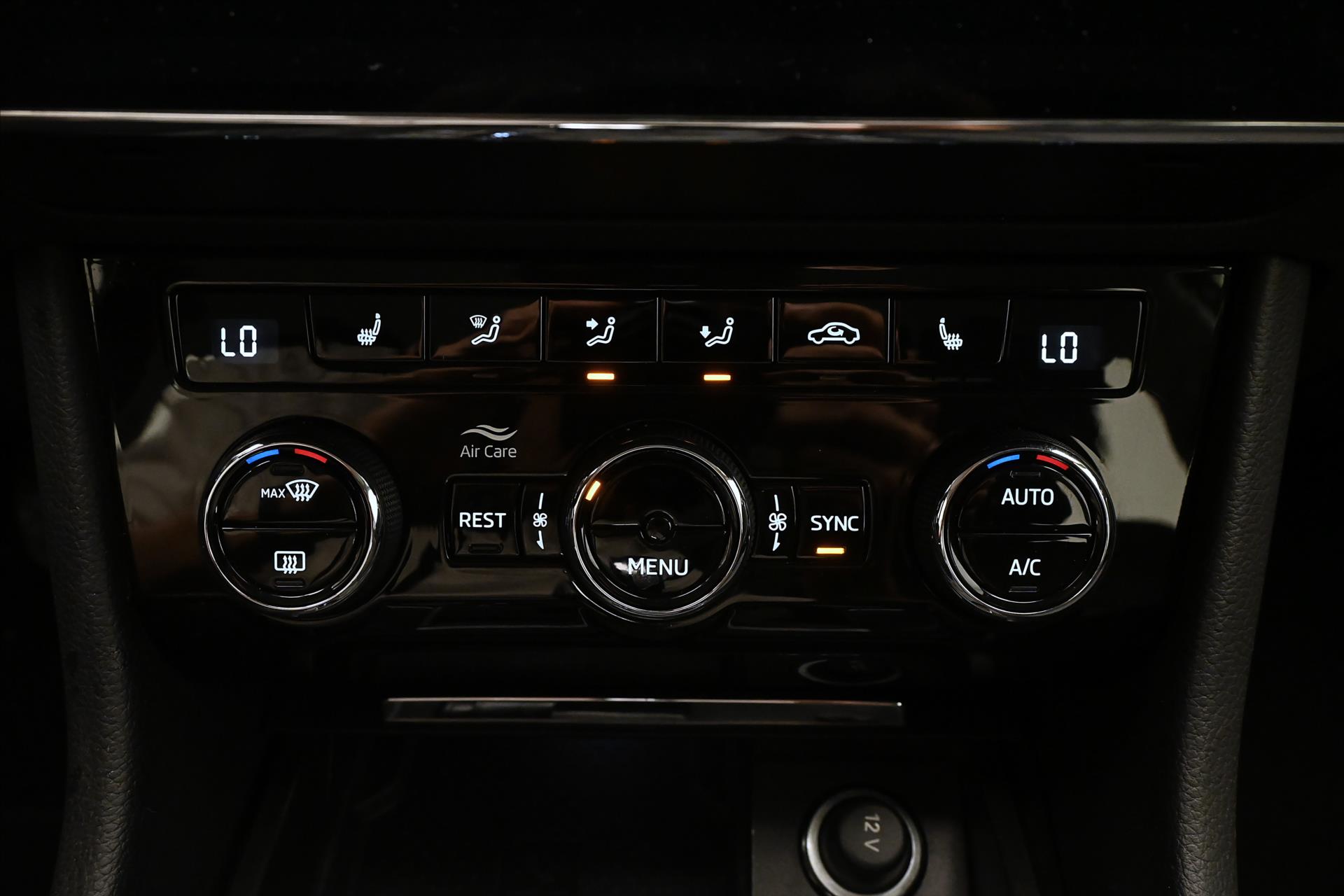 Main photo of the car Skoda Superb 2.0 TDI 110kW DSG Style Warranty up to 5 years (17)