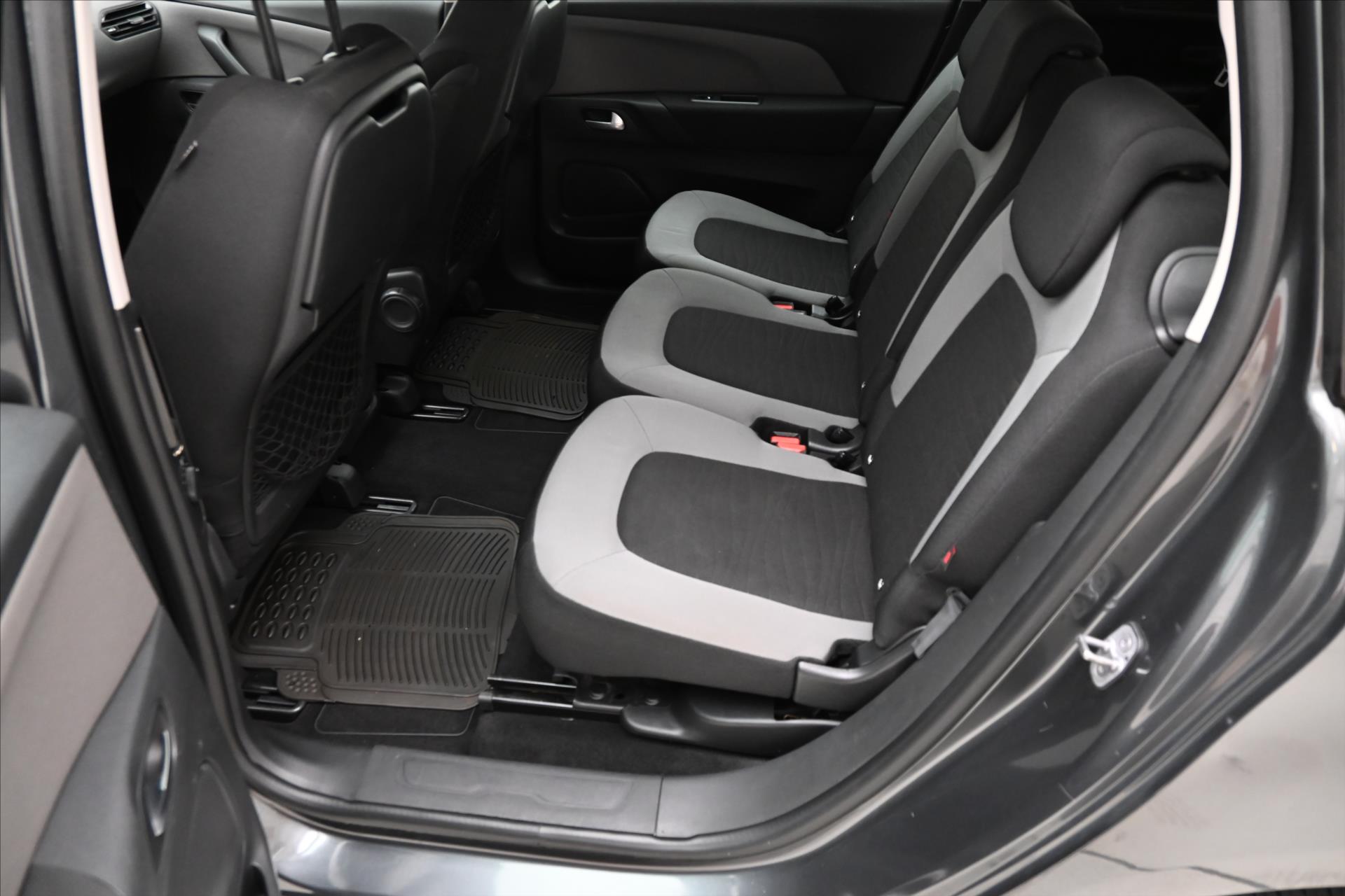 Hlavní fotografie vozu Citroën Grand C4 Picasso 2,0 HDI 110 kW 7 míst MANUÁL Záruka až 5 let (13)
