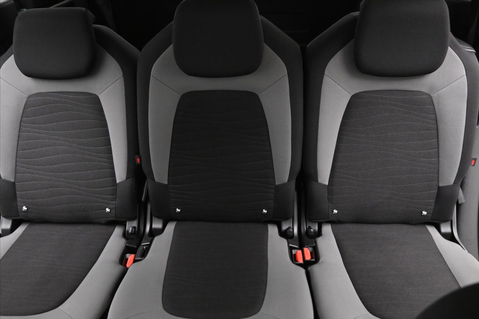 Hlavní fotografie vozu Citroën Grand C4 Picasso 2,0 HDI 110 kW 7 míst MANUÁL Záruka až 5 let (24)