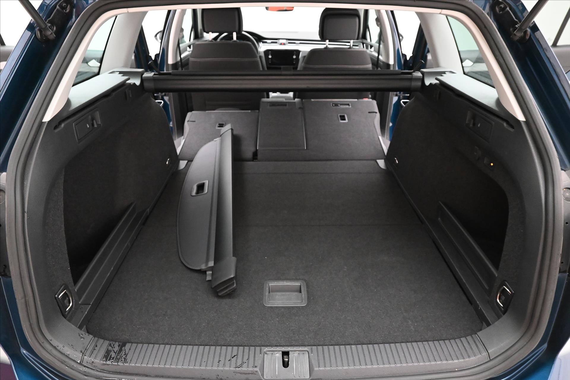 Main photo of the car Volkswagen Passat 2.0 TDI 110kW DSG Business Warranty up to 5 years (10)