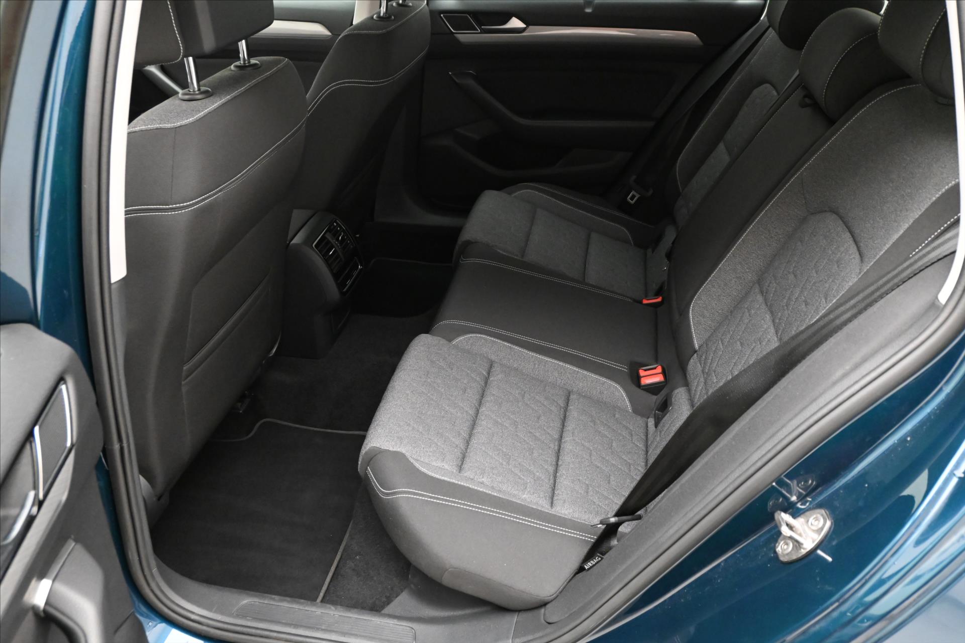Main photo of the car Volkswagen Passat 2.0 TDI 110kW DSG Business Warranty up to 5 years (13)