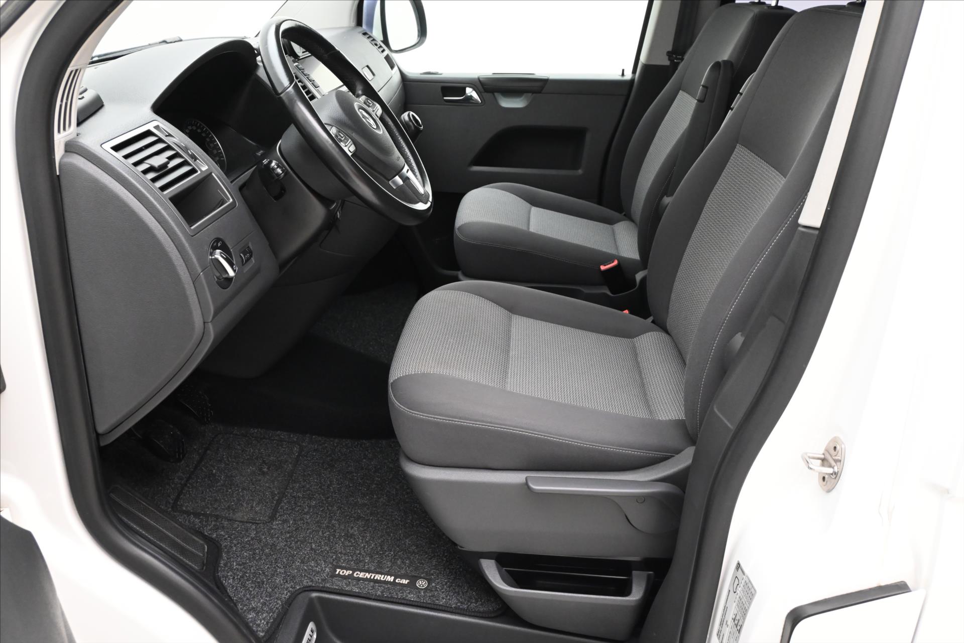Hlavní fotografie vozu Volkswagen Caravelle 2,0 TDI 132kW Manuál Tažné Záruka až 5 let (13)