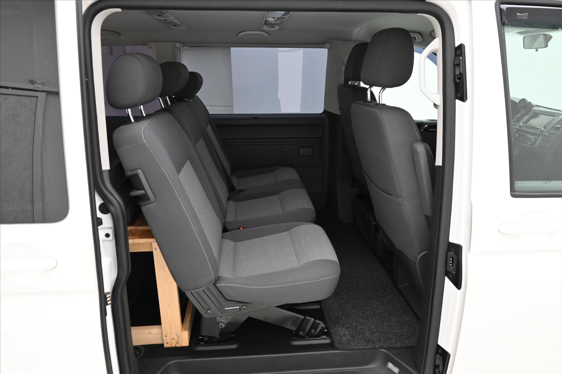 Hlavní fotografie vozu Volkswagen Caravelle 2,0 TDI 132kW Manuál Tažné Záruka až 5 let (15)