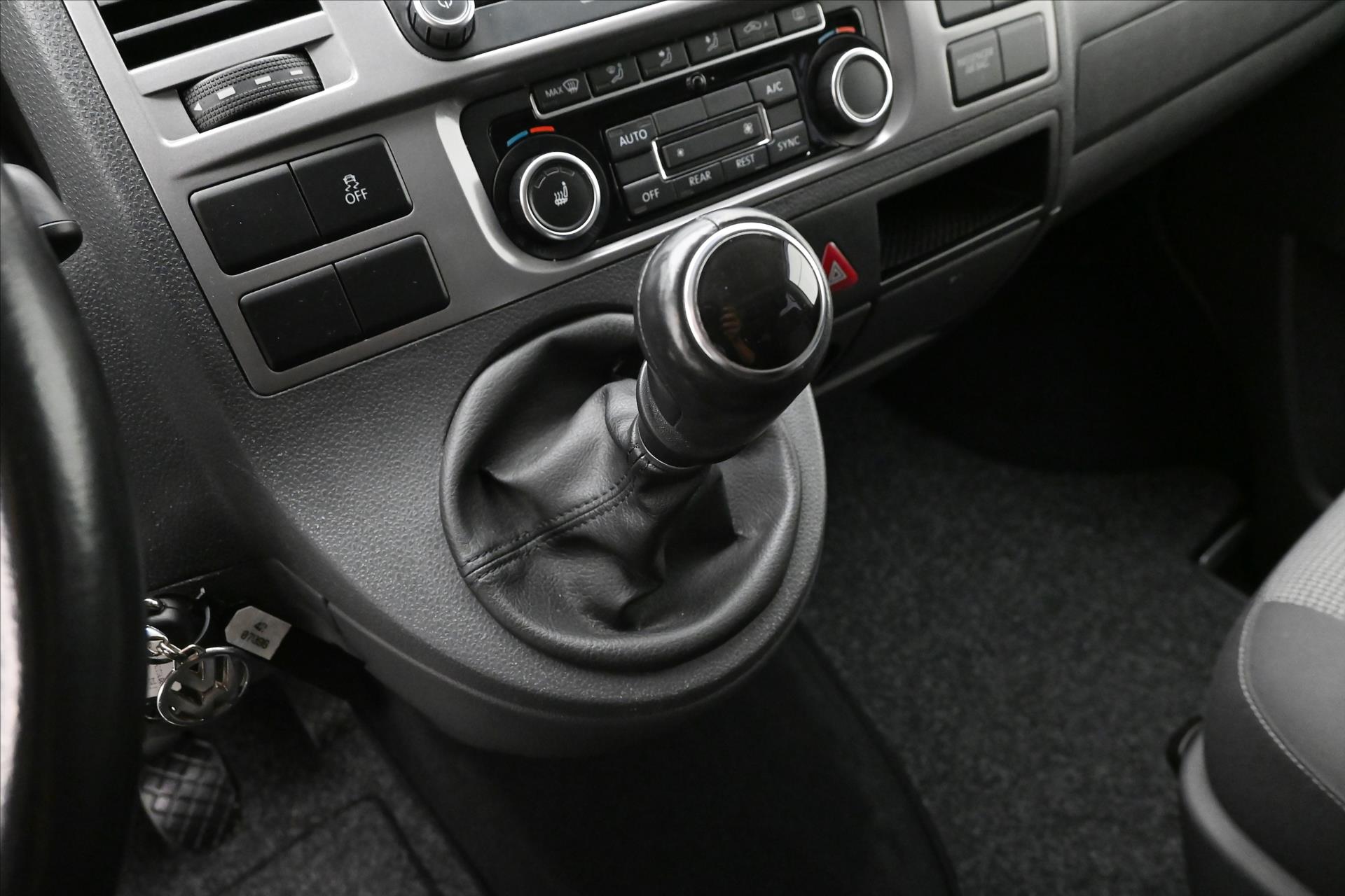 Hlavní fotografie vozu Volkswagen Caravelle 2,0 TDI 132kW Manuál Tažné Záruka až 5 let (22)