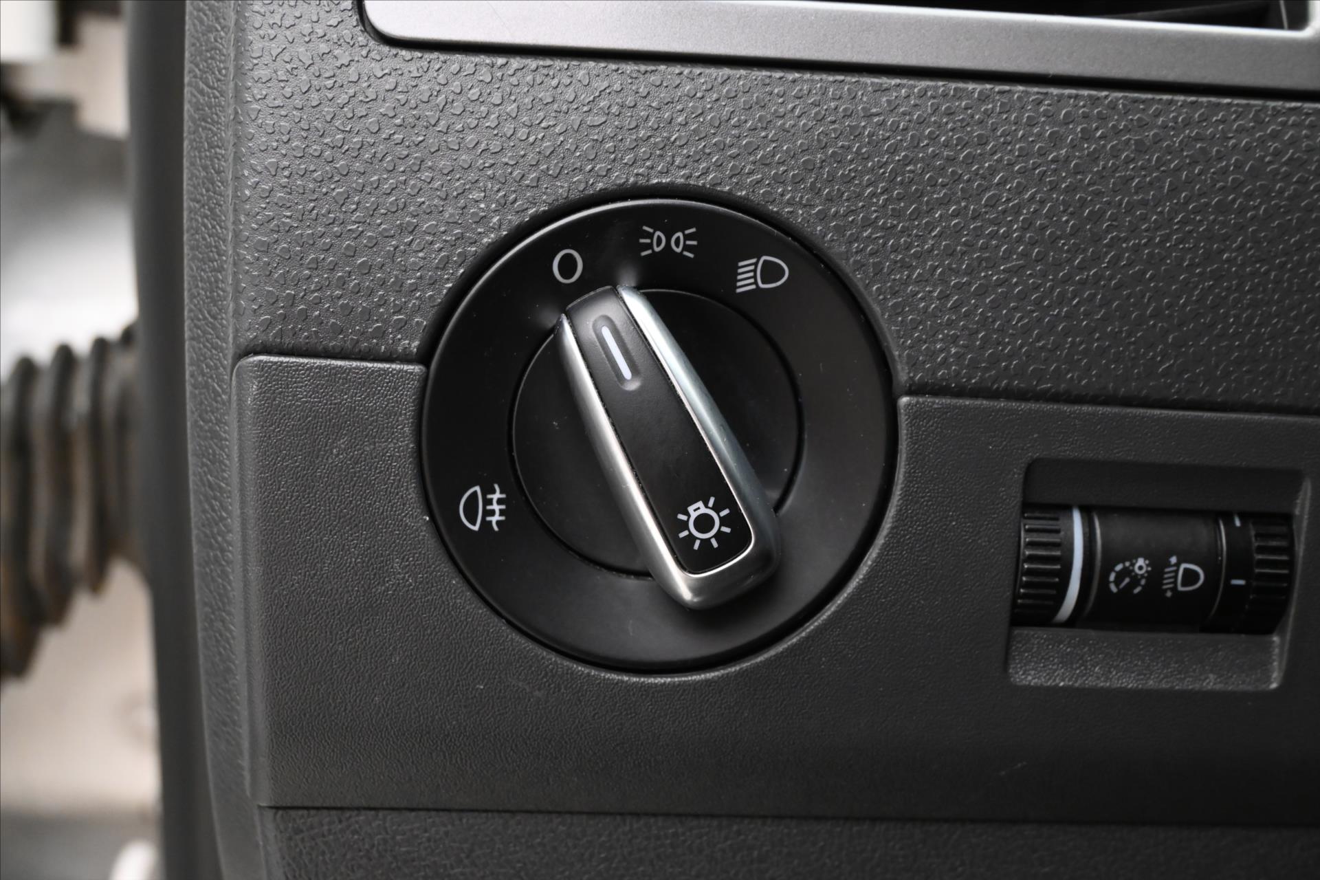 Hlavní fotografie vozu Volkswagen Caravelle 2,0 TDI 132kW Manuál Tažné Záruka až 5 let (24)