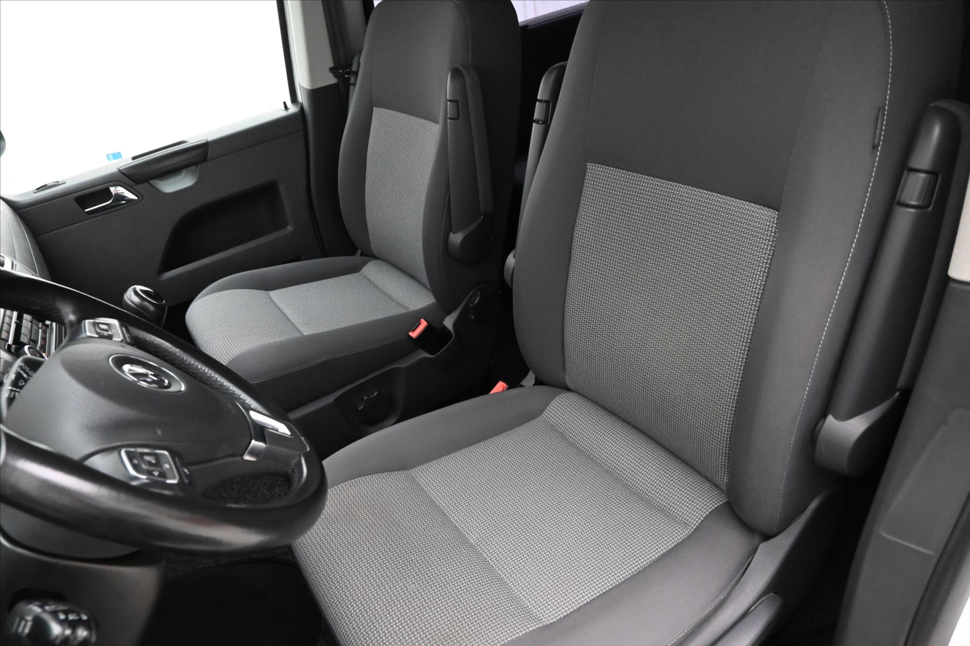 Hlavní fotografie vozu Volkswagen Caravelle 2,0 TDI 132kW Manuál Tažné Záruka až 5 let (27)