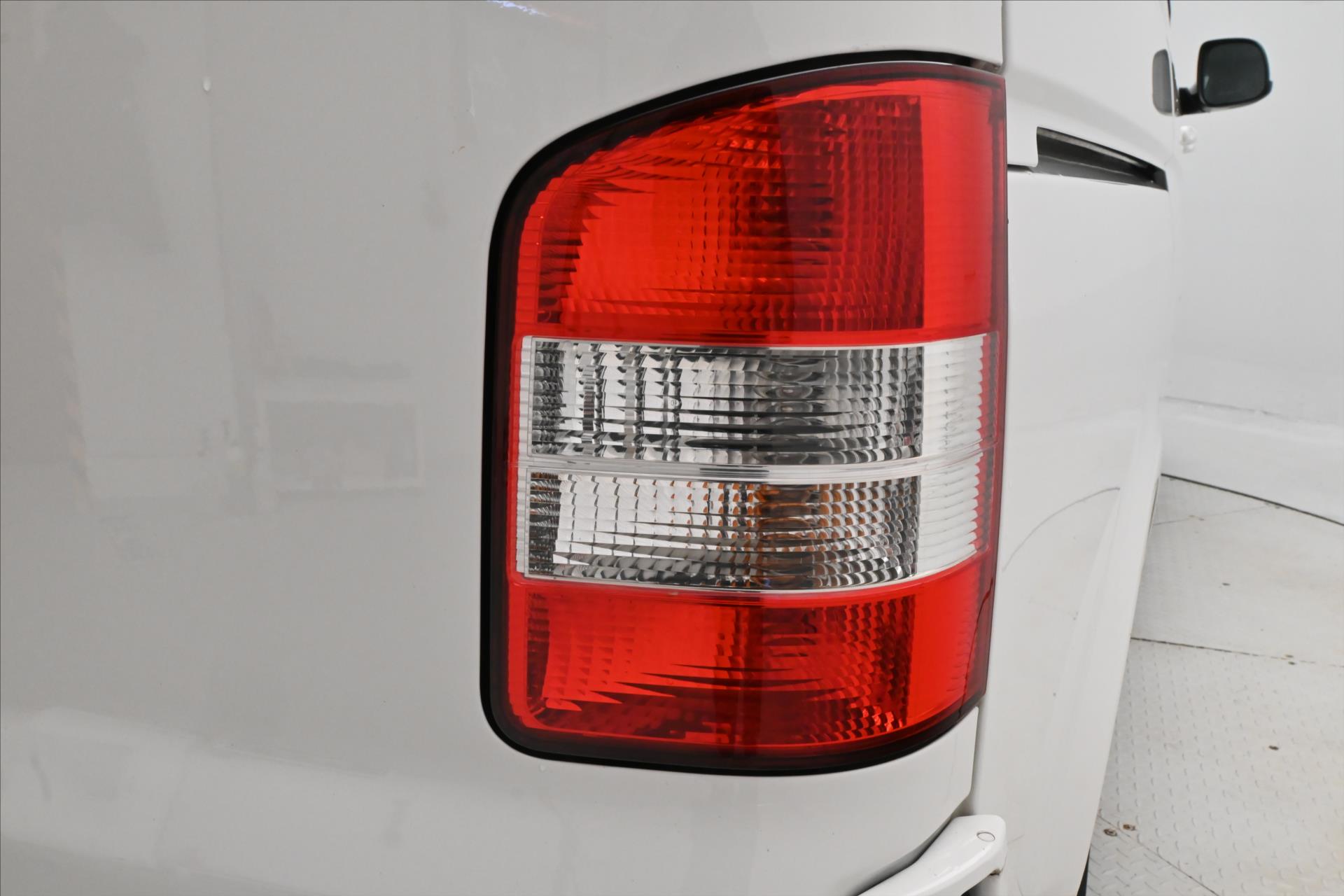 Hlavní fotografie vozu Volkswagen Caravelle 2,0 TDI 132kW Manuál Tažné Záruka až 5 let (30)