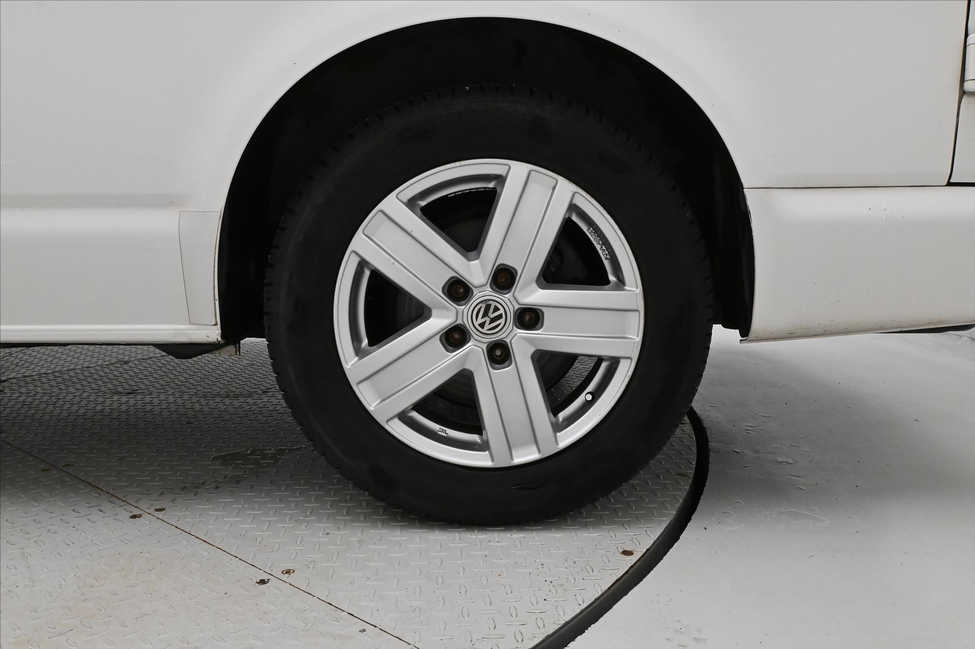 Hlavní fotografie vozu Volkswagen Caravelle 2,0 TDI 132kW Manuál Tažné Záruka až 5 let (31)