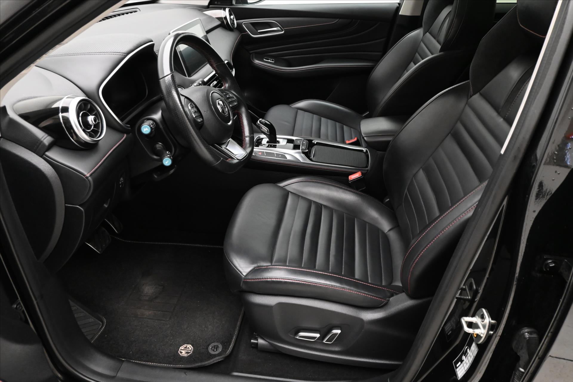 Hlavní fotografie vozu MG eHS 1,5 TGI PHEV 119 kW ELEGANCE Záruka až 5 let (13)