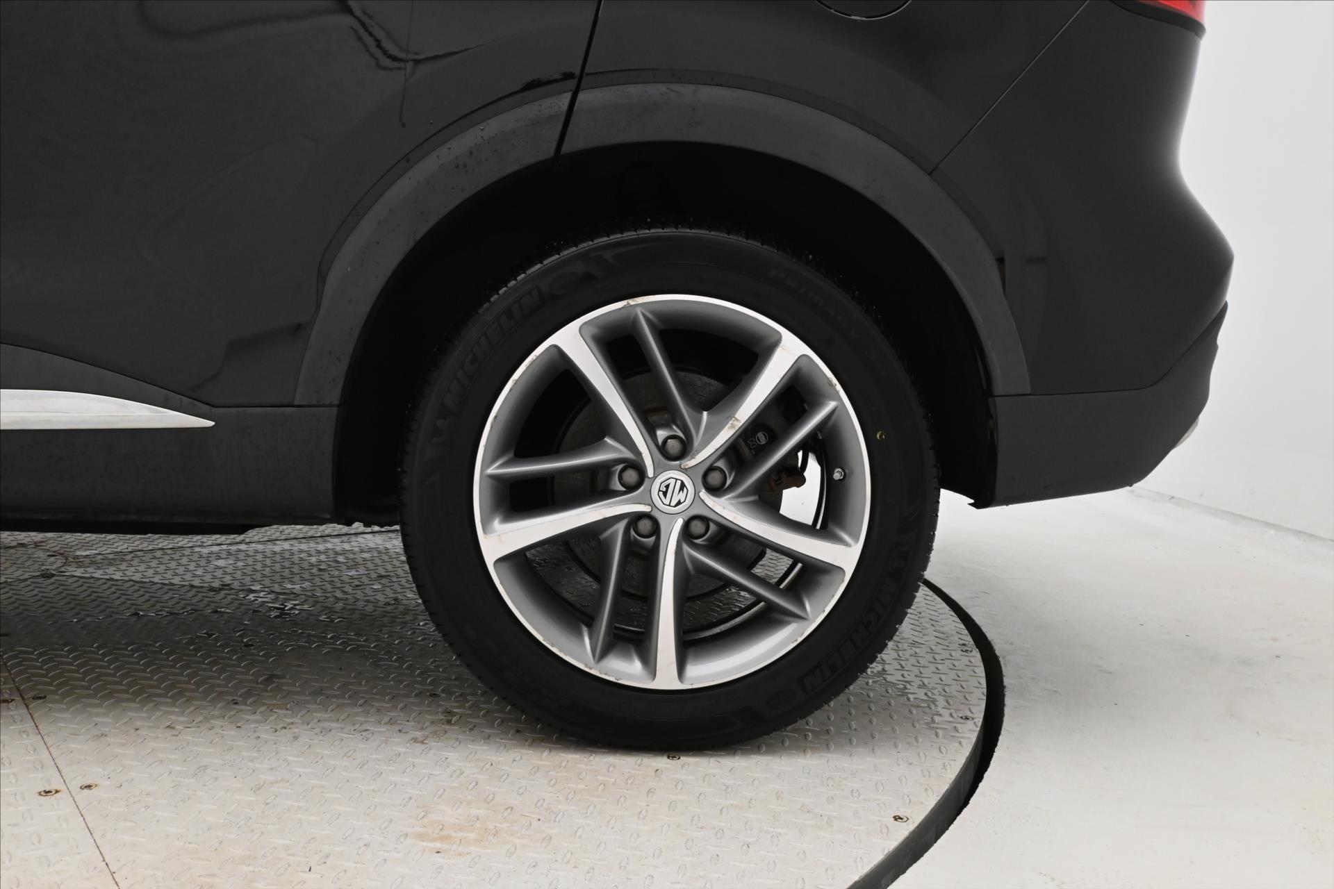 Hlavní fotografie vozu MG eHS 1,5 TGI PHEV 119 kW ELEGANCE Záruka až 5 let (32)