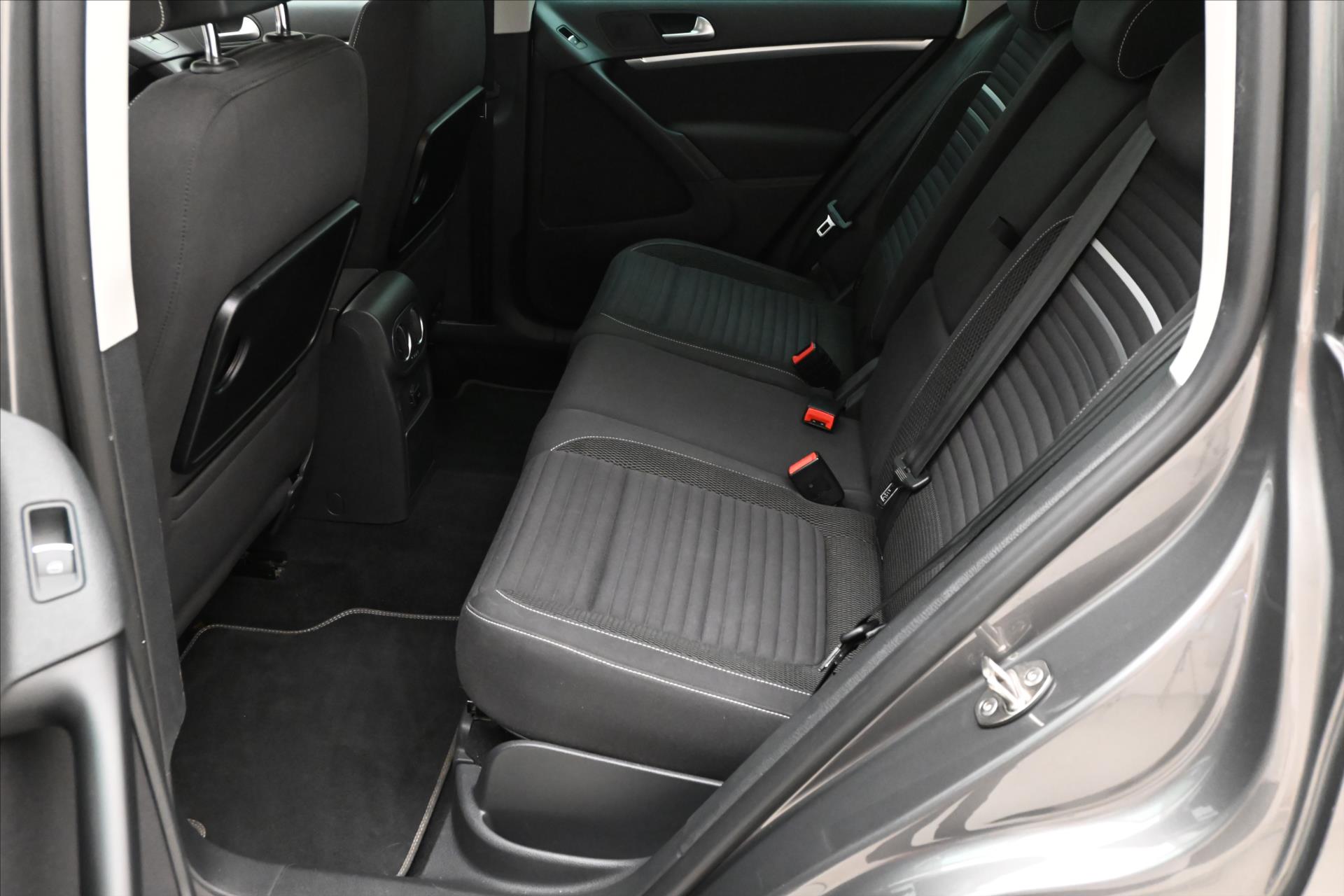 Main photo of the car Volkswagen Tiguan 2,0 TDI 103kW 4x4 Manuál Záruka až 5 let (14)