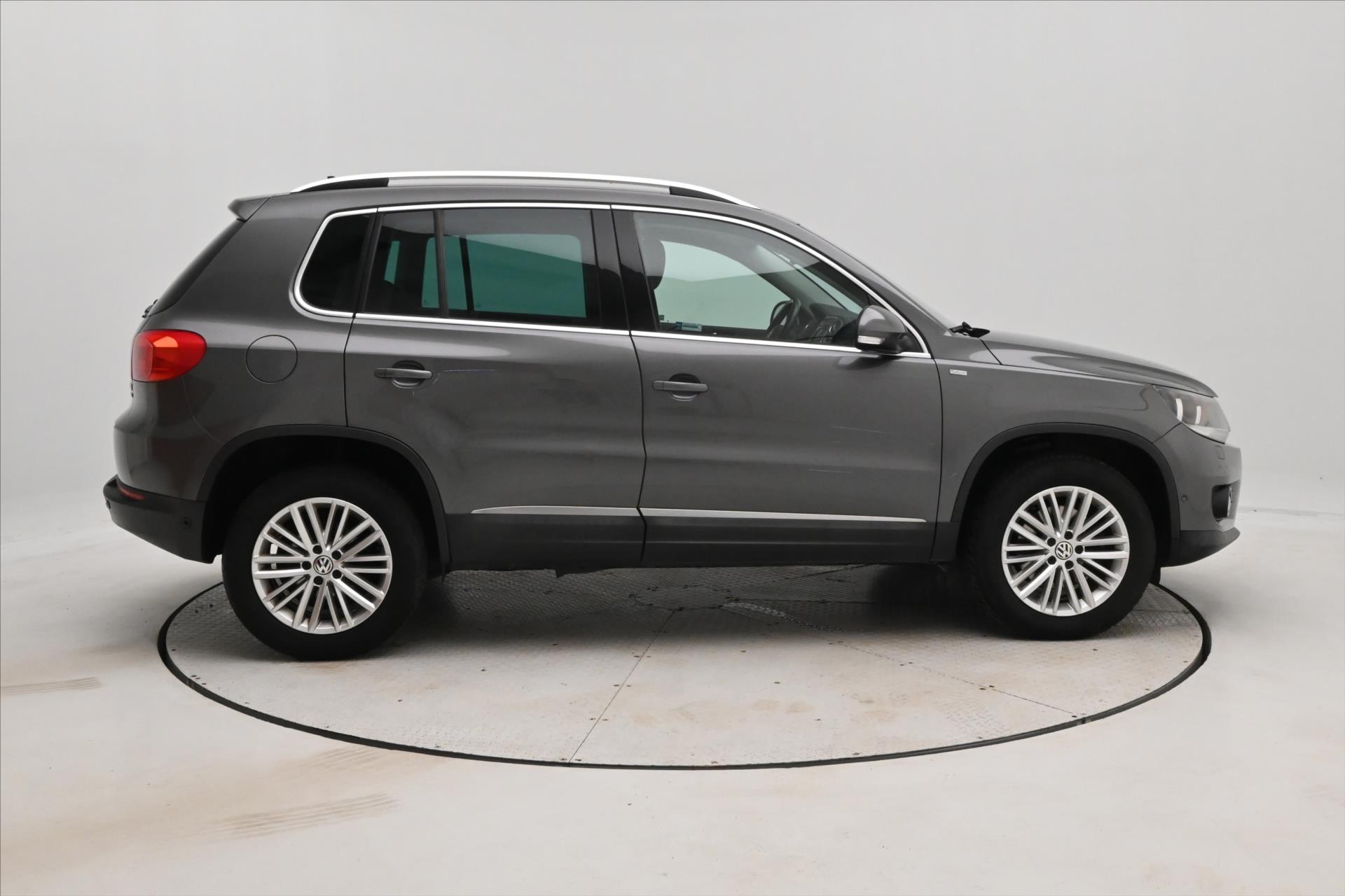 Main photo of the car Volkswagen Tiguan 2,0 TDI 103kW 4x4 Manuál Záruka až 5 let (4)