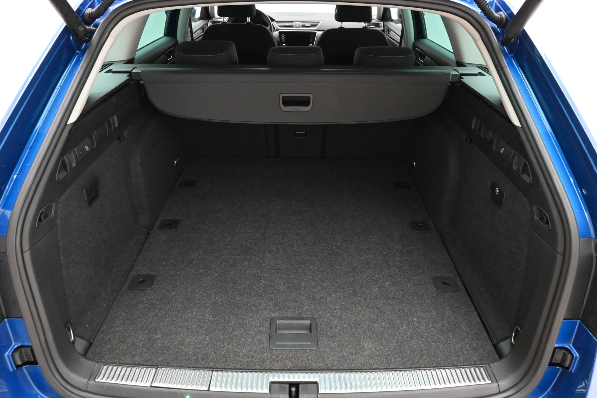 Hlavní fotografie vozu Škoda Superb 2,0 TDI 110 kW DSG Style Záruka až 5 let (10)