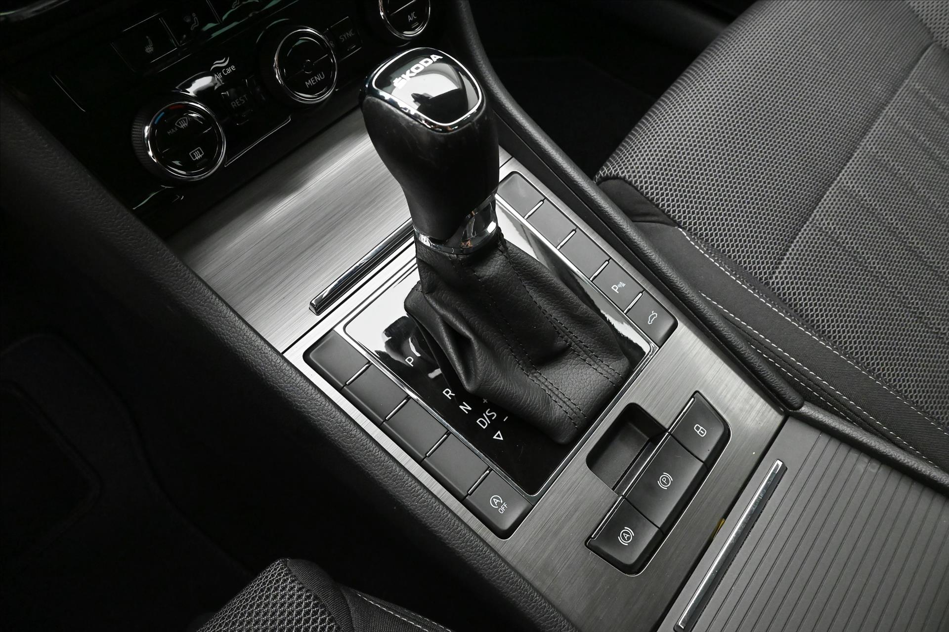 Hlavní fotografie vozu Škoda Superb 2,0 TDI 110 kW DSG Style Záruka až 5 let (22)