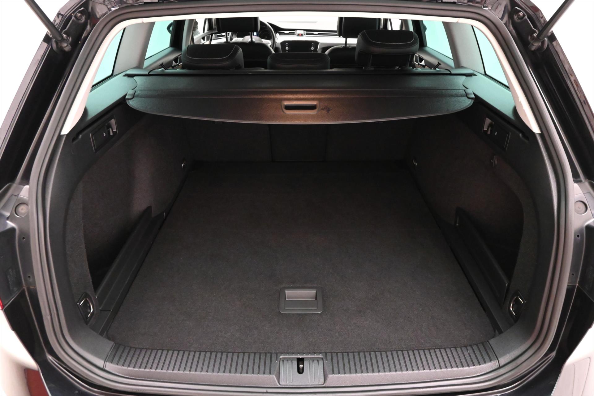 Hlavní fotografie vozu Volkswagen Passat 2,0 TDI 110 kW DSG ELEGANCE Záruka až 5 let (10)